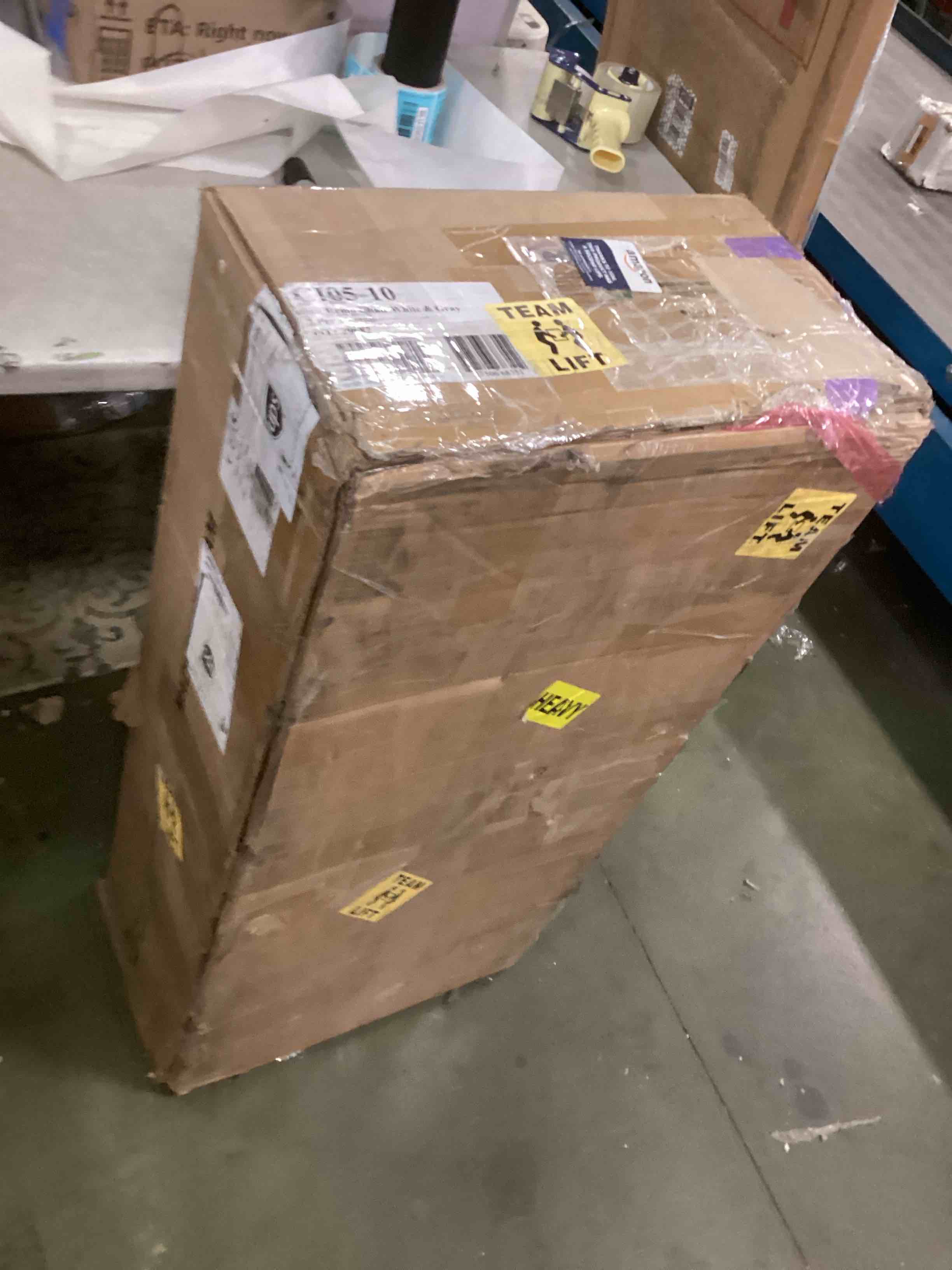 https://s3.amazonaws.com/lotting-images-prod/bidfta/BLU5908676_1711473433103.jpeg