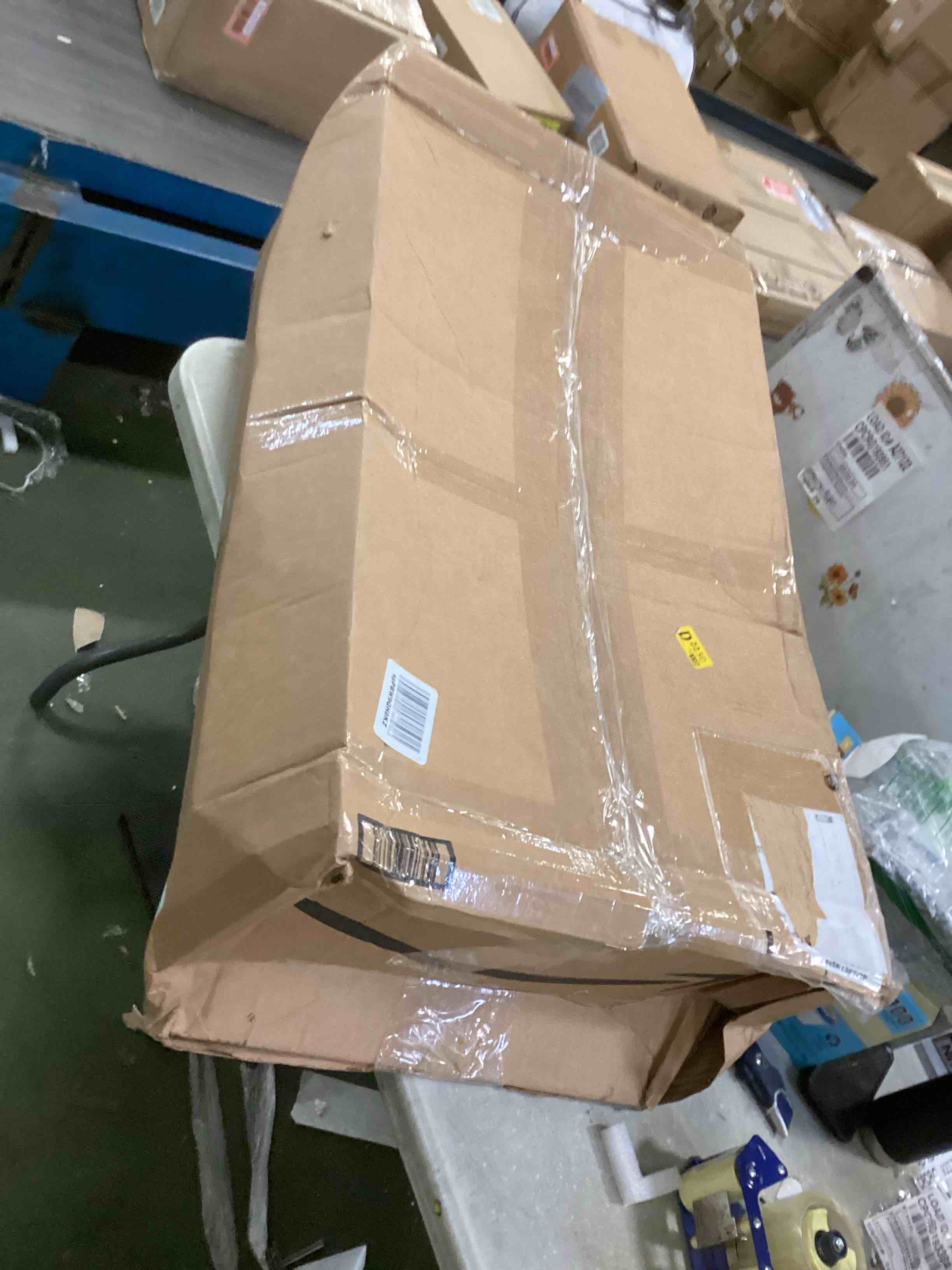https://s3.amazonaws.com/lotting-images-prod/bidfta/BLU5908935_1711563329931.jpeg