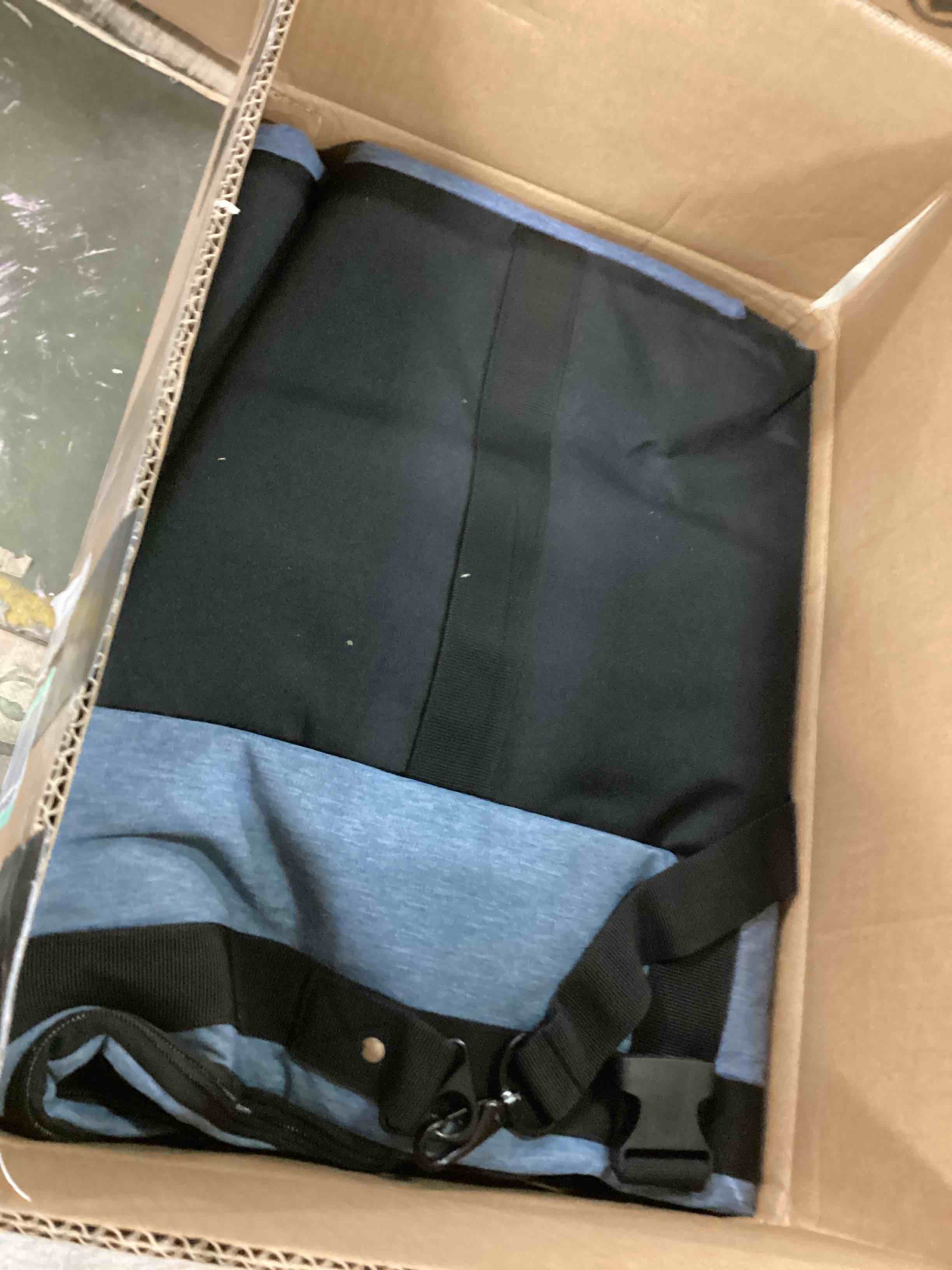 https://s3.amazonaws.com/lotting-images-prod/bidfta/BLU5909004_1712602591123.jpeg