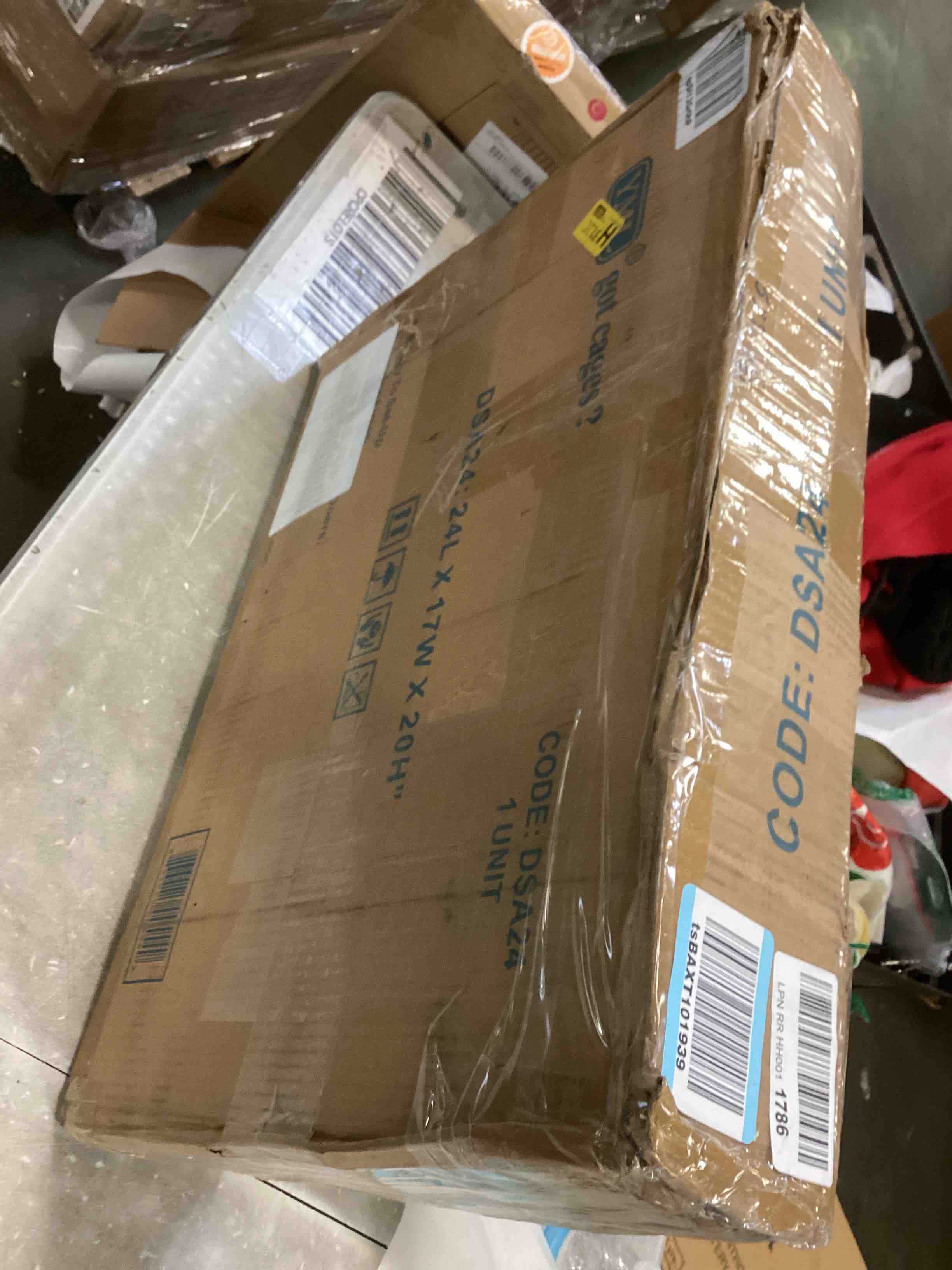 https://s3.amazonaws.com/lotting-images-prod/bidfta/BLU5909423_1712764091643.jpeg