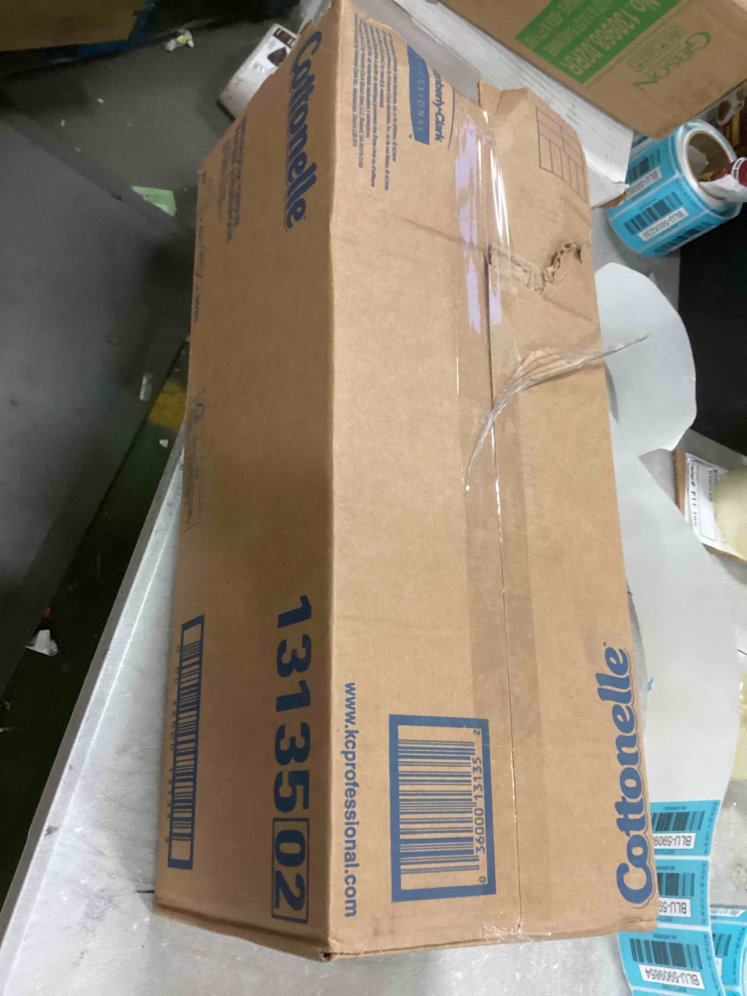 https://s3.amazonaws.com/lotting-images-prod/bidfta/BLU5909852_1712921365332.jpeg