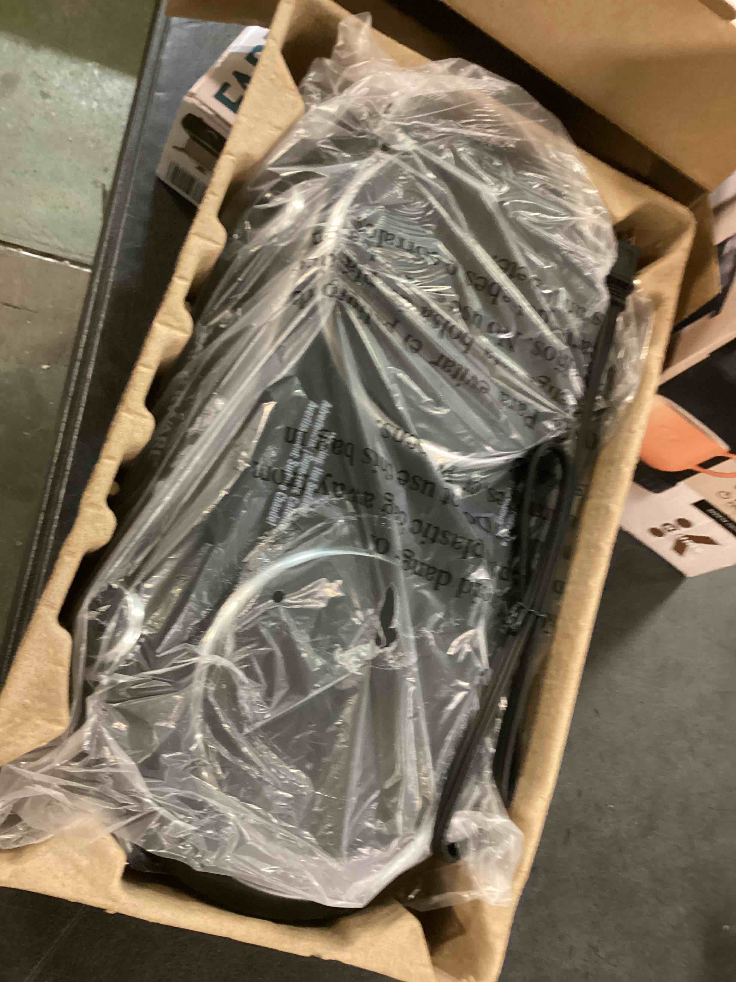 https://s3.amazonaws.com/lotting-images-prod/bidfta/BLU5910128_1713184574694.jpeg