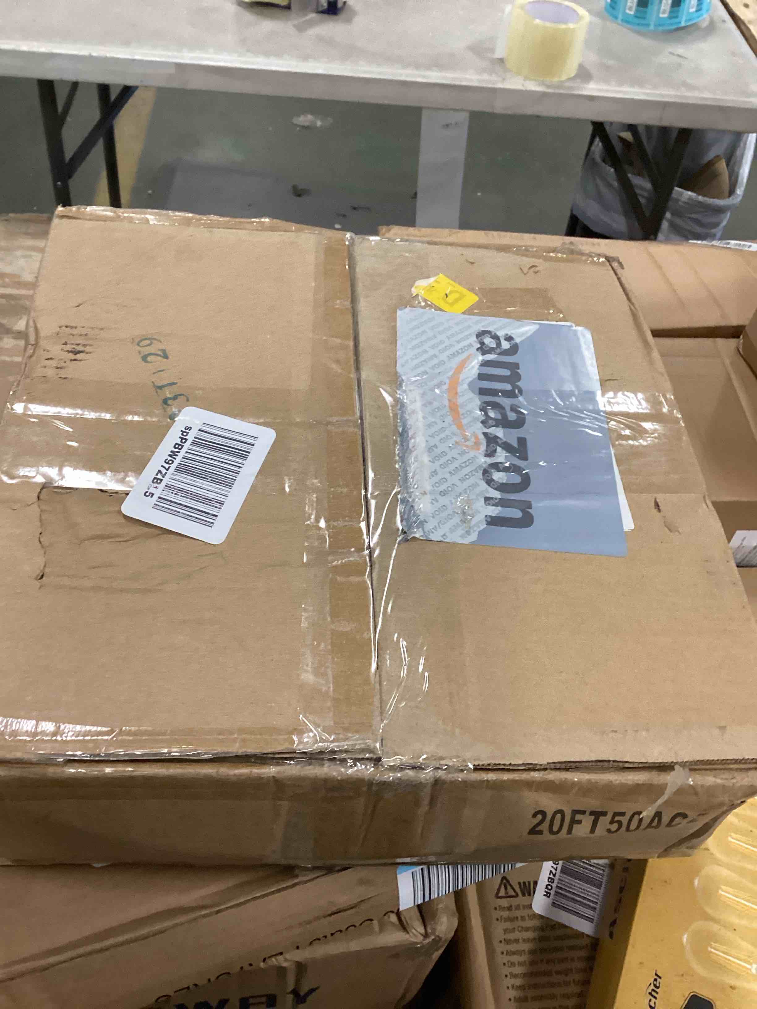 https://s3.amazonaws.com/lotting-images-prod/bidfta/BLU5910784_1710939938372.jpeg