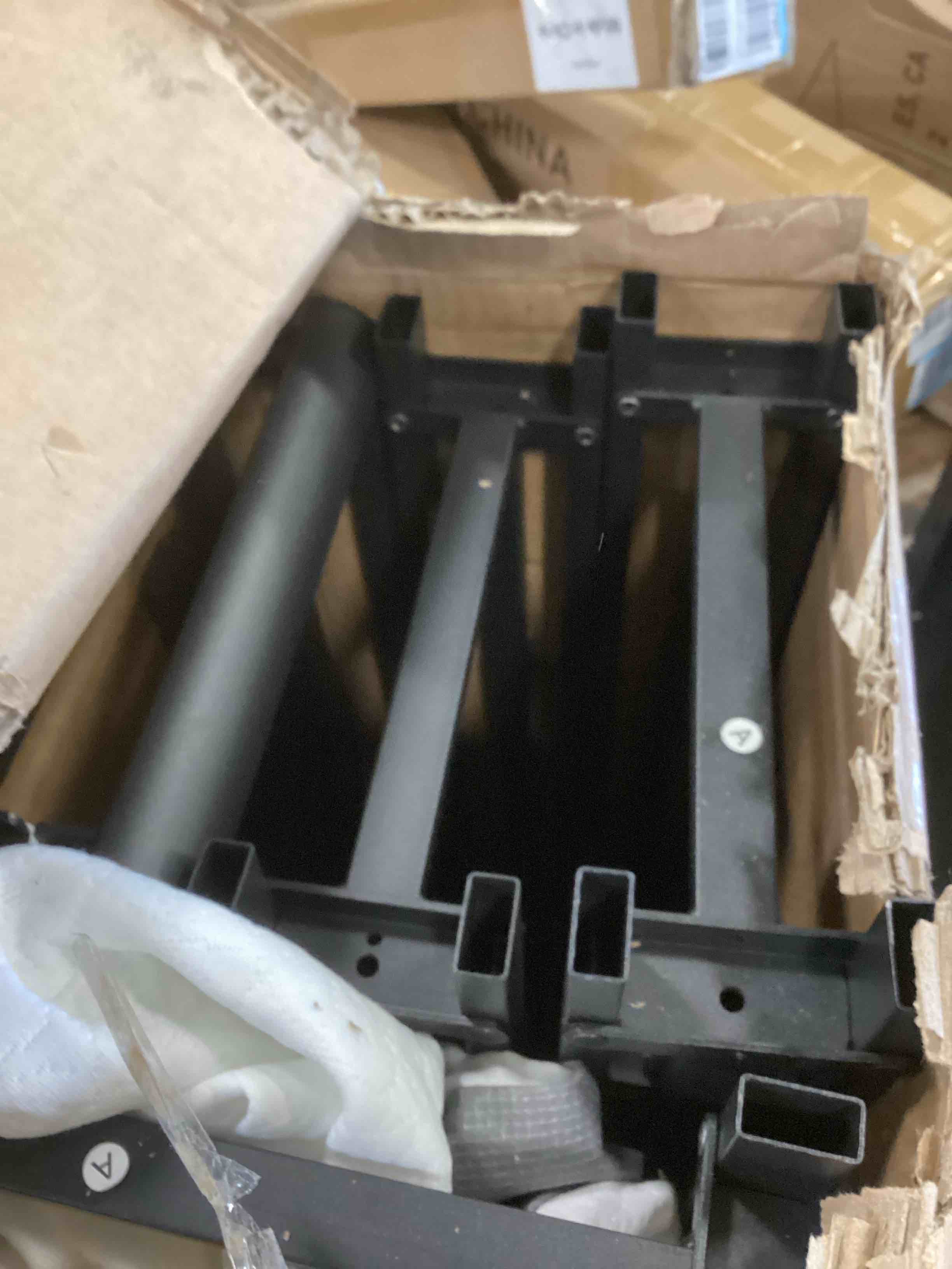 https://s3.amazonaws.com/lotting-images-prod/bidfta/BLU5910884_1710956480913.jpeg