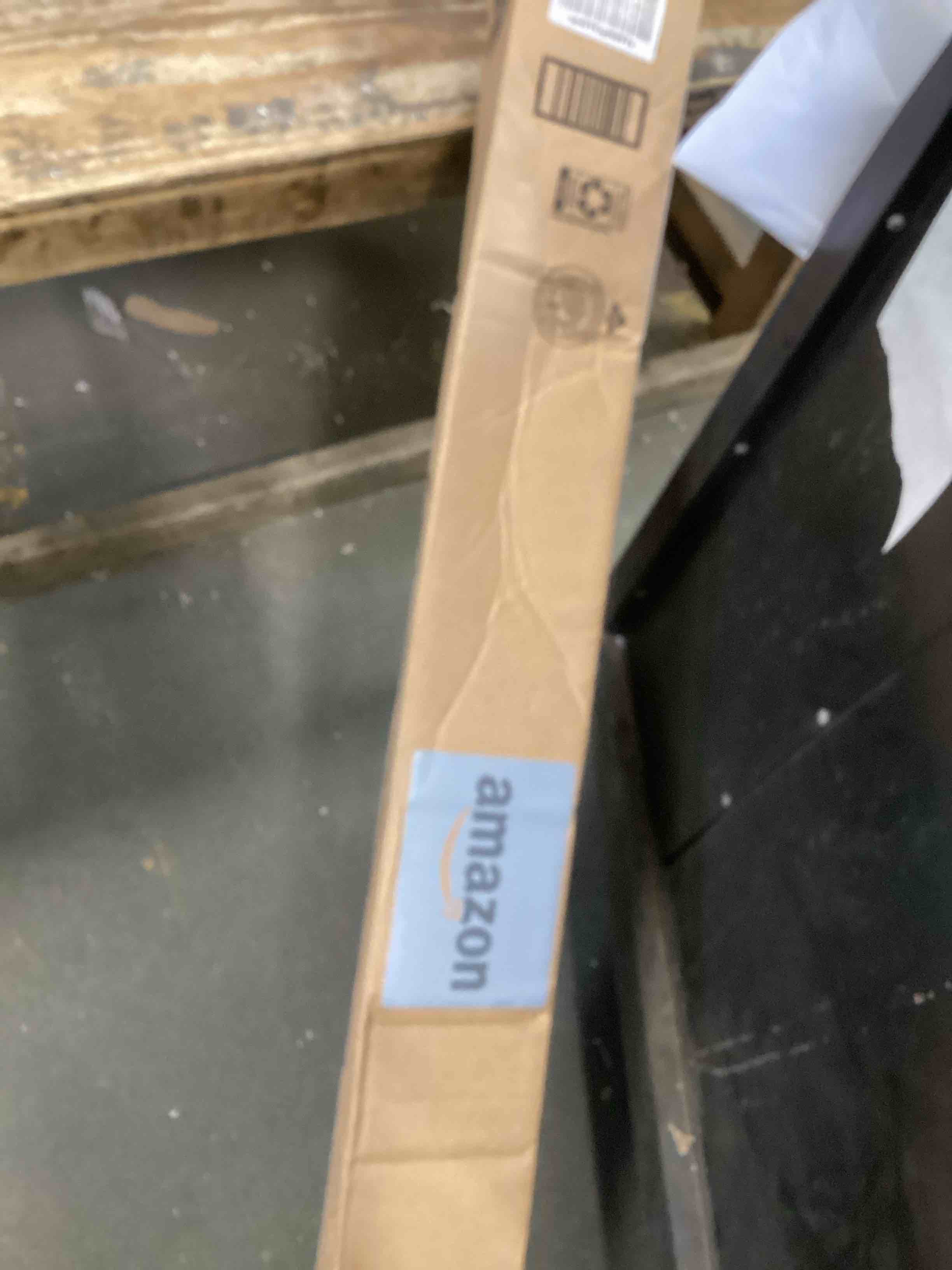 https://s3.amazonaws.com/lotting-images-prod/bidfta/BLU5910896_1710958516268.jpeg