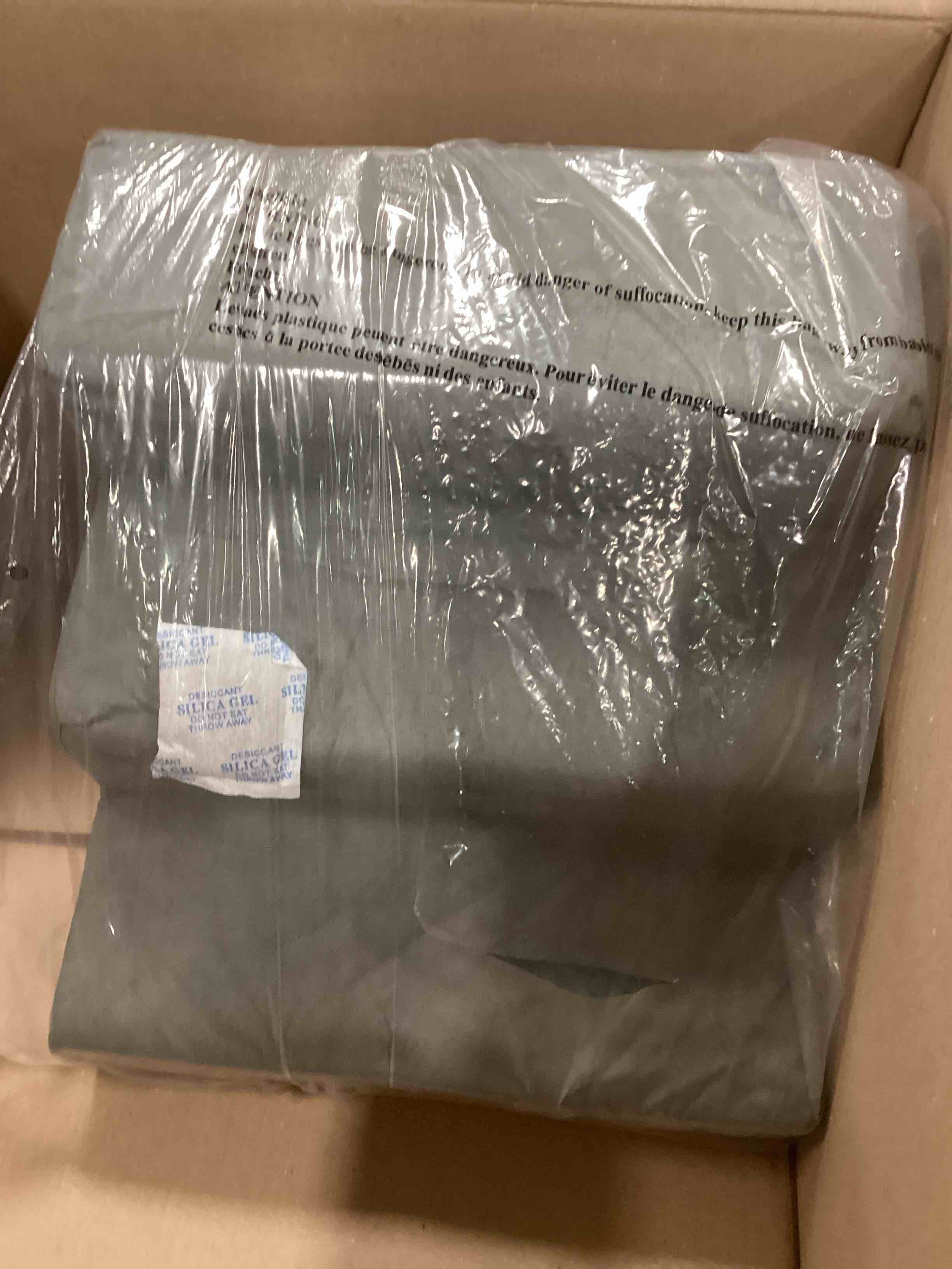 https://s3.amazonaws.com/lotting-images-prod/bidfta/BLU5911192_1711109983472.jpeg