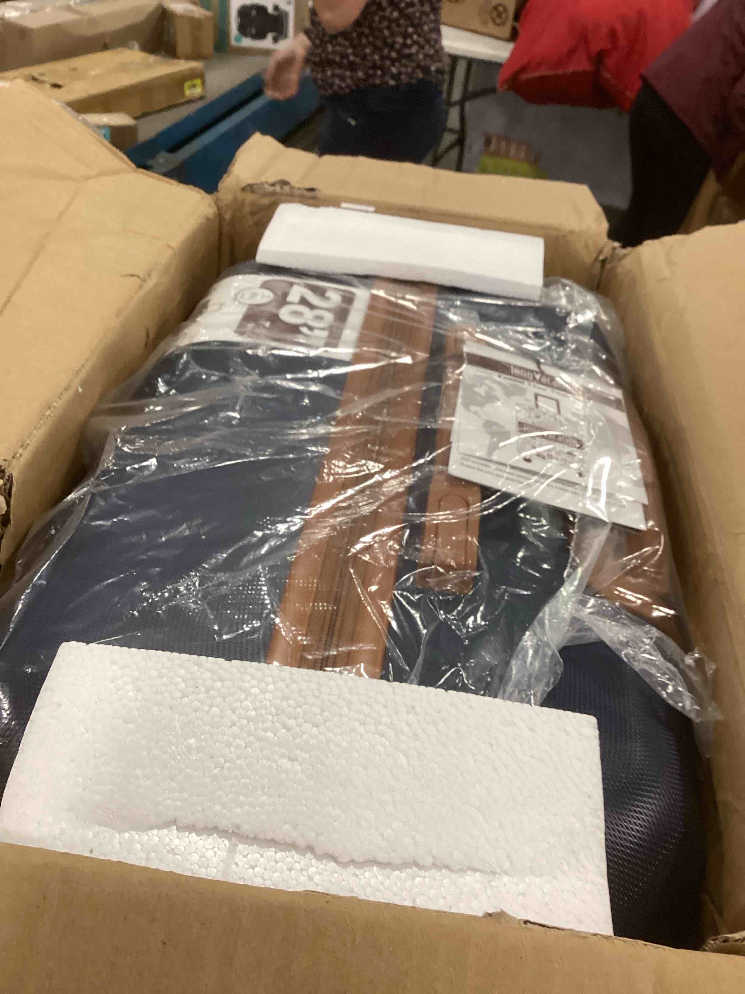 https://s3.amazonaws.com/lotting-images-prod/bidfta/BLU5911265_1711120821192.jpeg