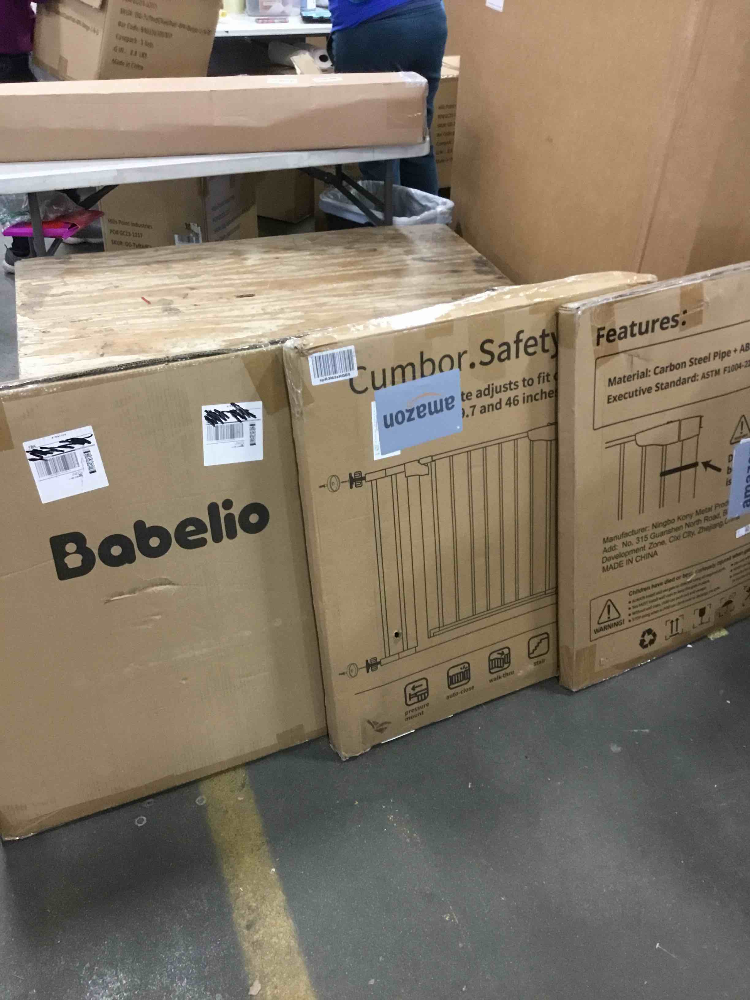 https://s3.amazonaws.com/lotting-images-prod/bidfta/BLU5911711_1711465828703.jpeg