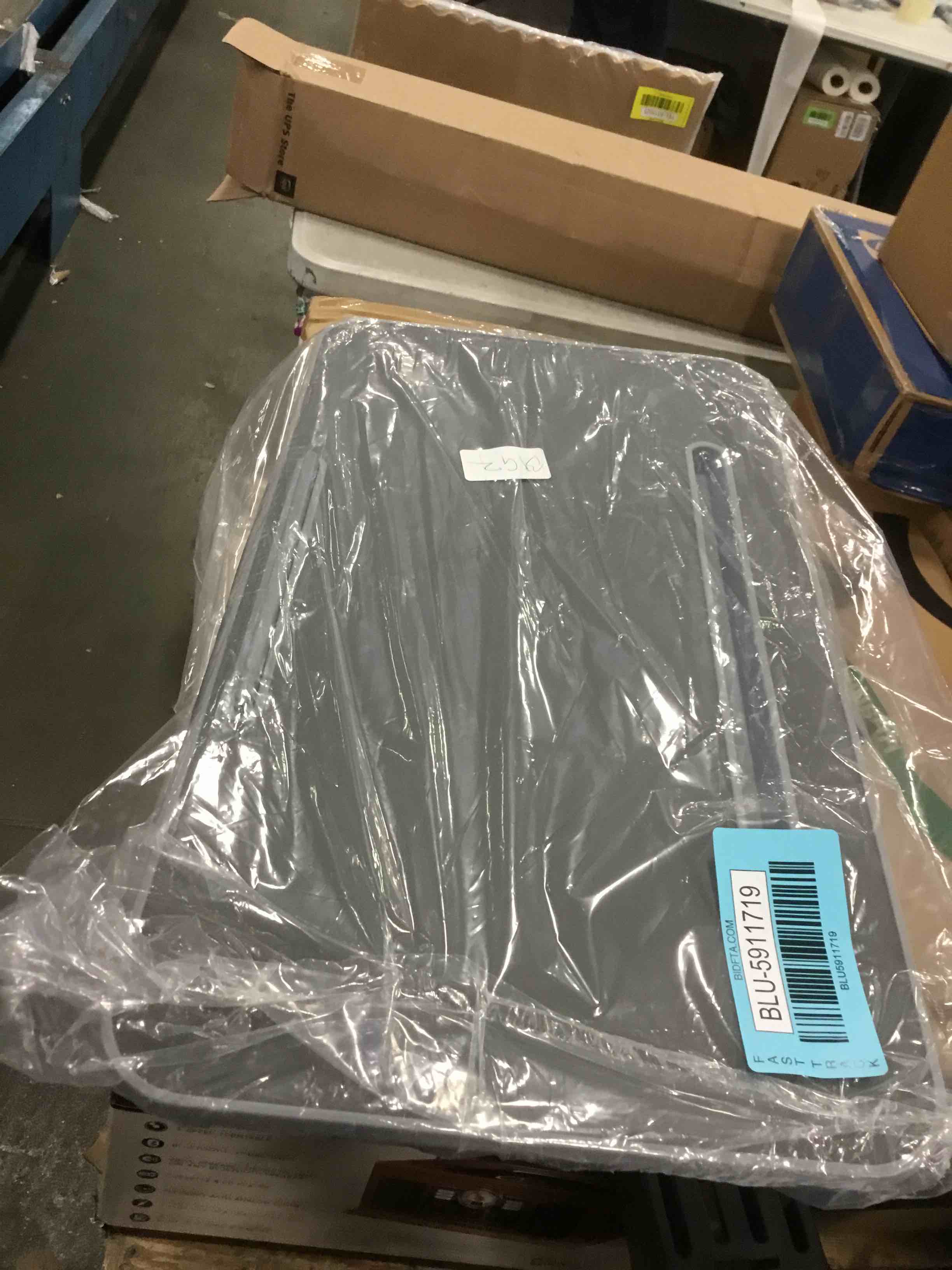 https://s3.amazonaws.com/lotting-images-prod/bidfta/BLU5911719_1711466821802.jpeg