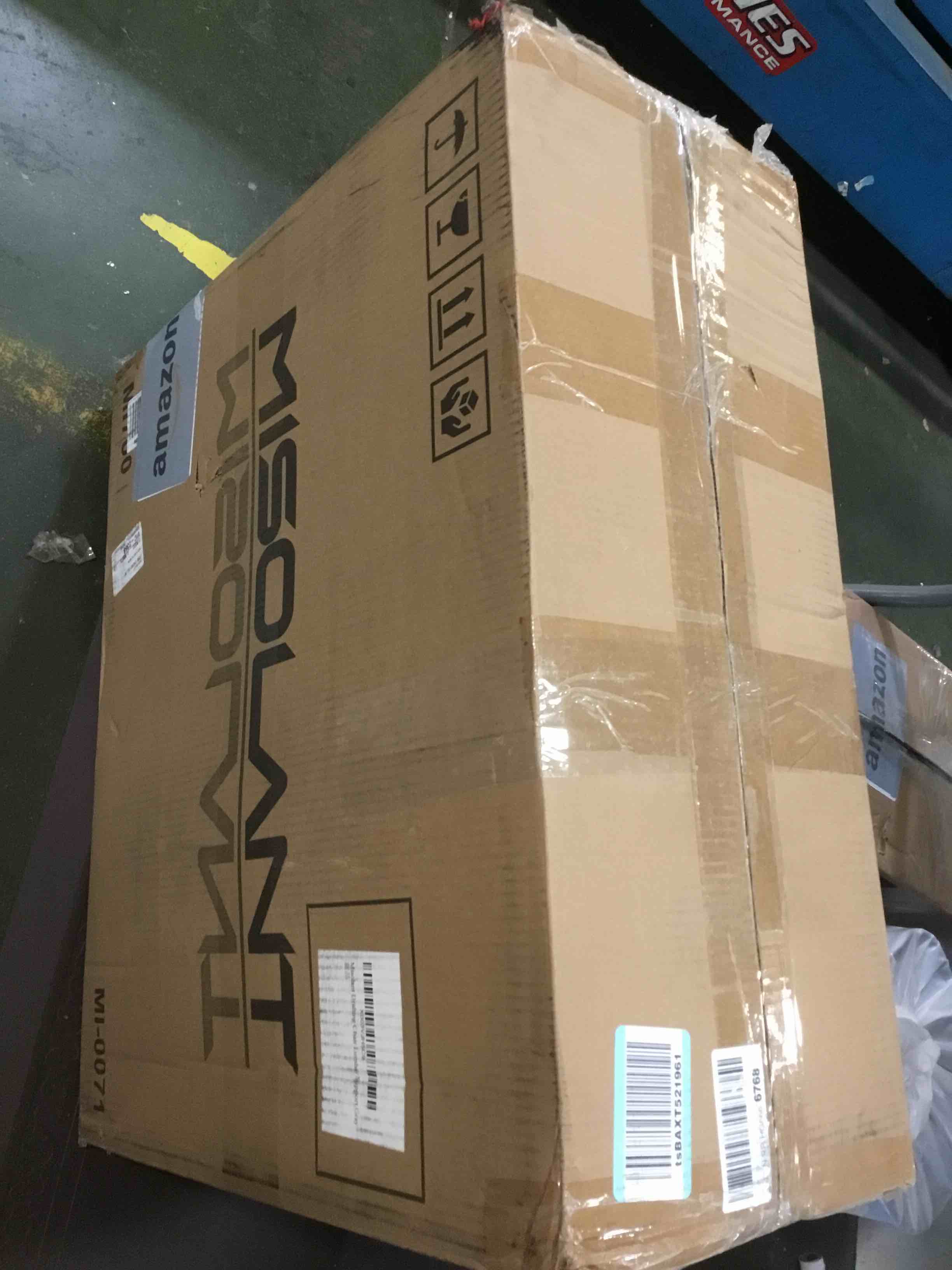 https://s3.amazonaws.com/lotting-images-prod/bidfta/BLU5911957_1709489936810.jpeg
