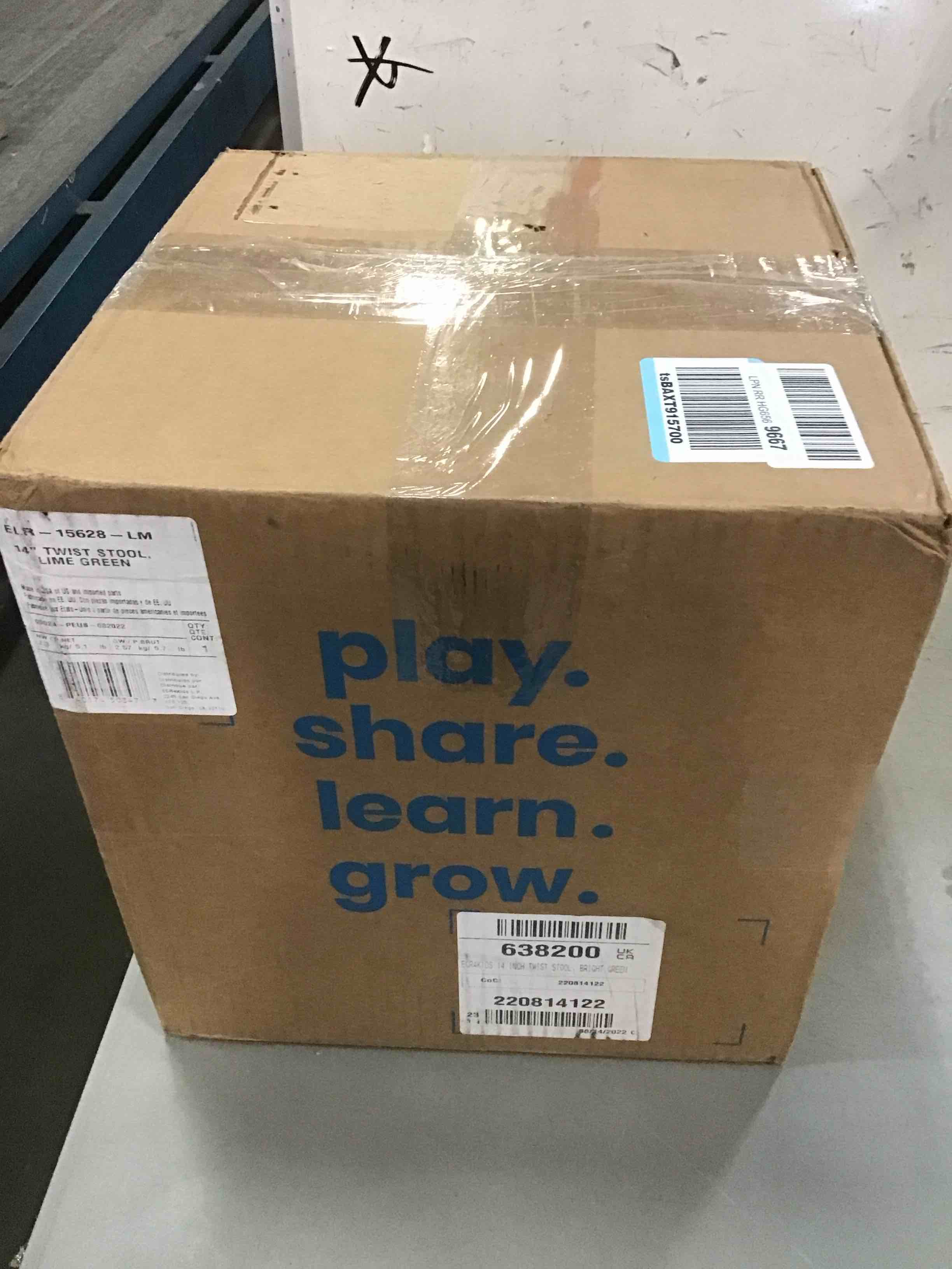 https://s3.amazonaws.com/lotting-images-prod/bidfta/BLU5912242_1709580084442.jpeg