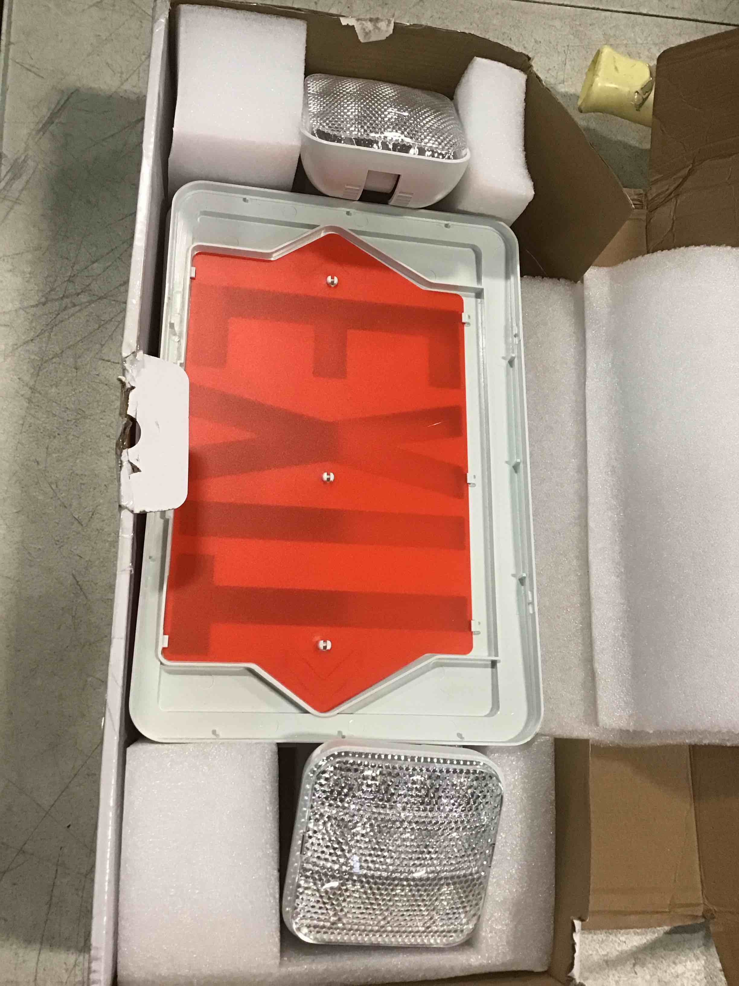 https://s3.amazonaws.com/lotting-images-prod/bidfta/BLU5912323_1709642971768.jpeg