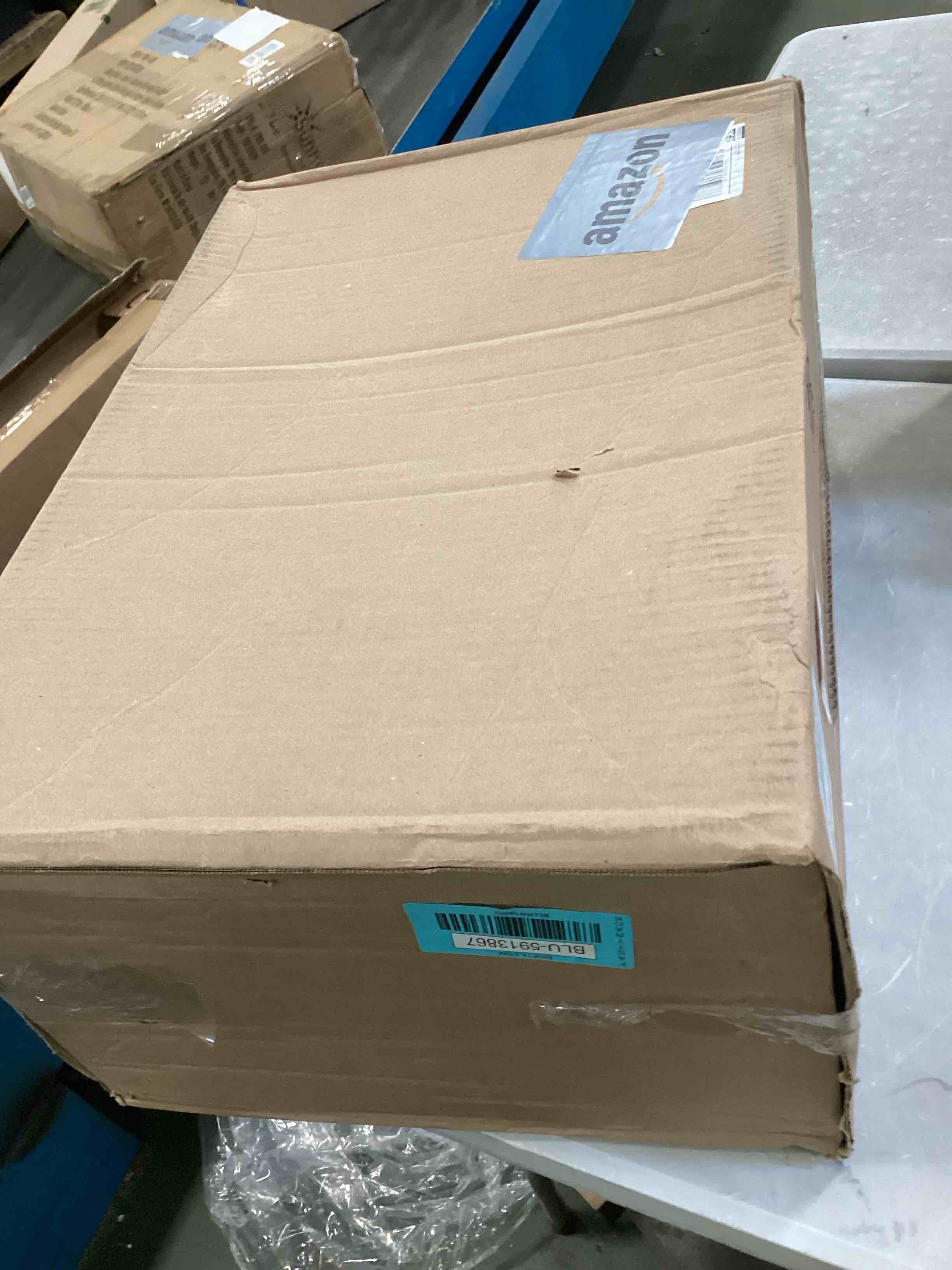 https://s3.amazonaws.com/lotting-images-prod/bidfta/BLU5913867_1717428284504.jpeg