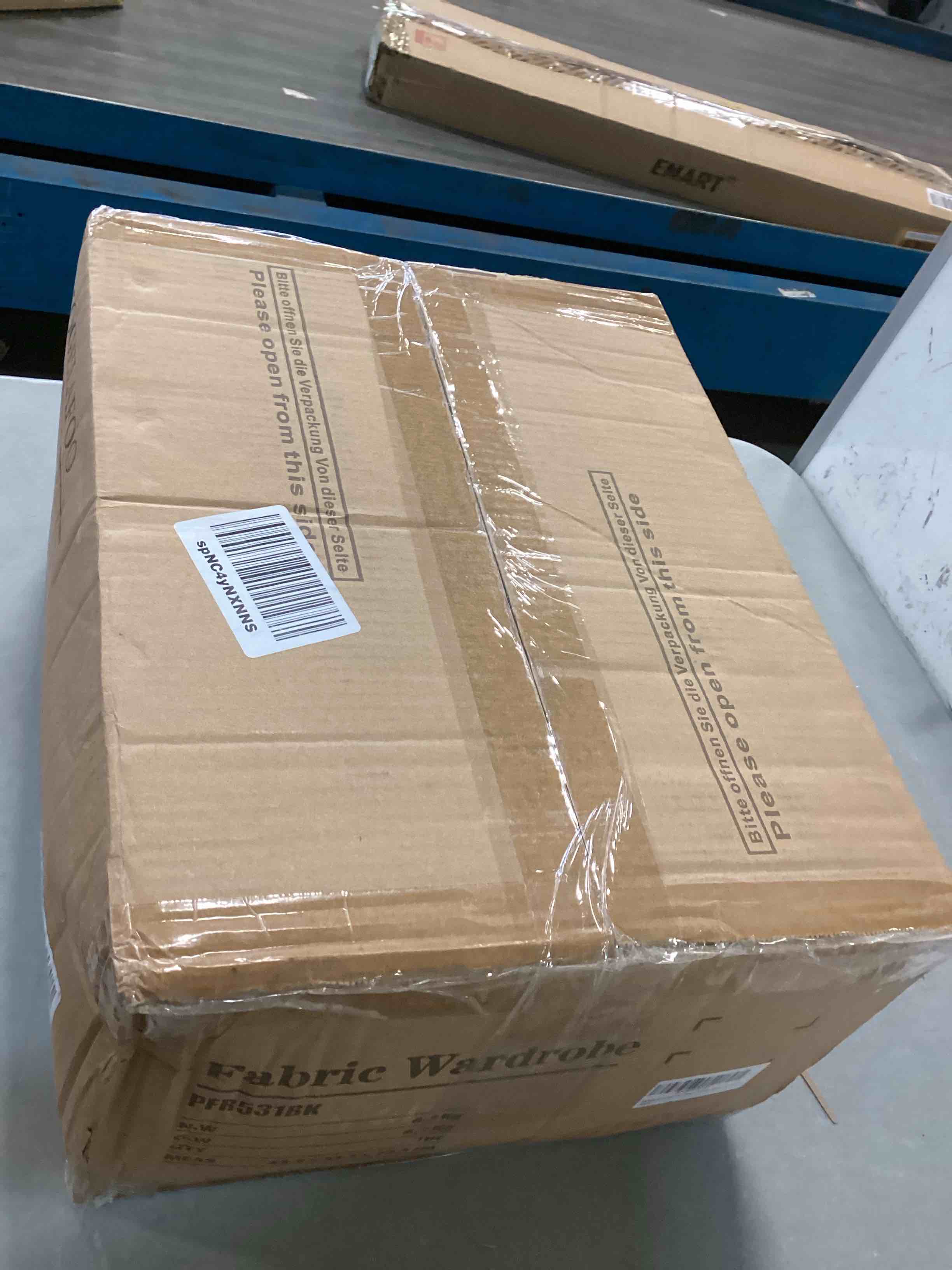 https://s3.amazonaws.com/lotting-images-prod/bidfta/BLU5914061_1717530823739.jpeg