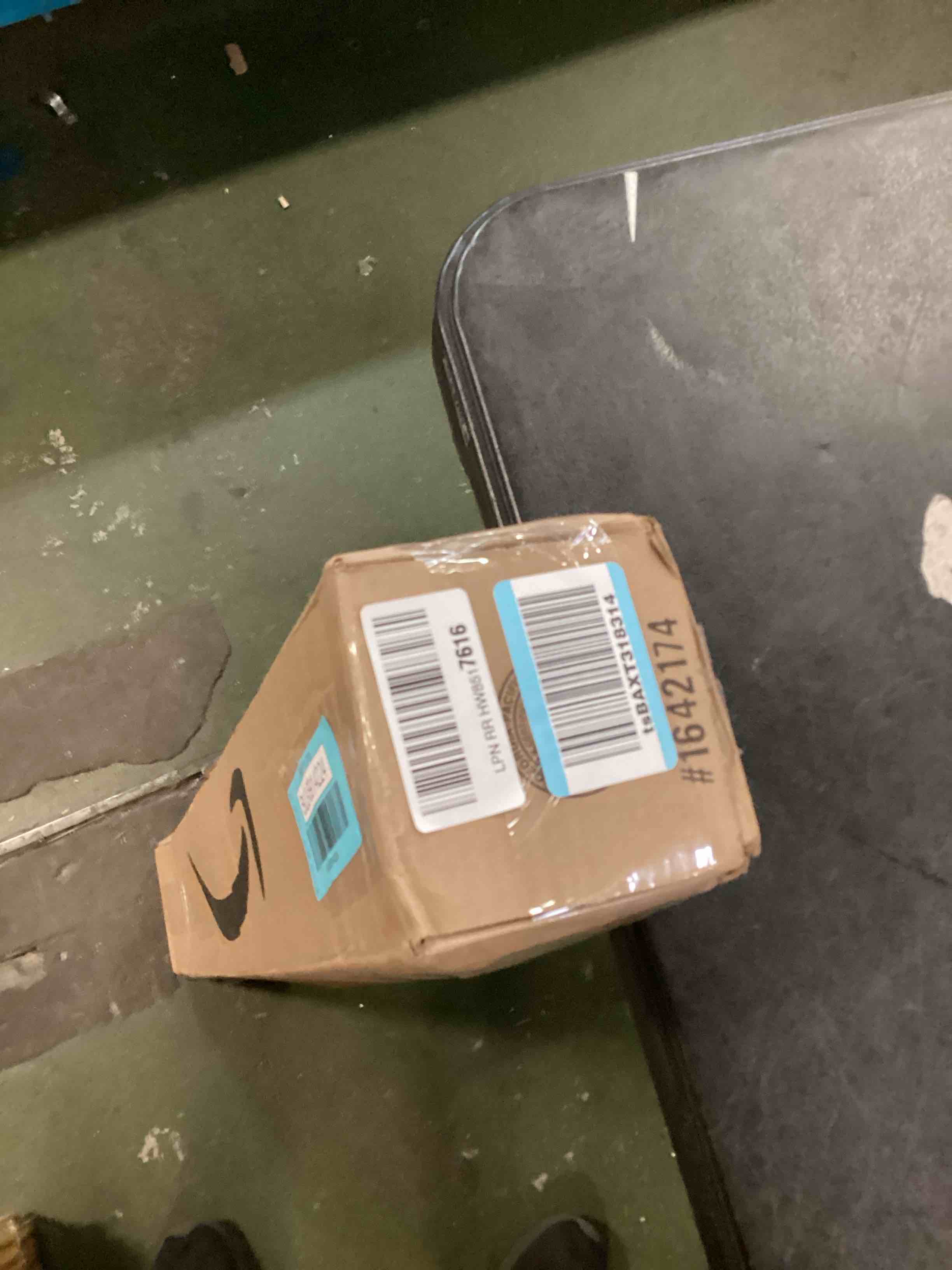 https://s3.amazonaws.com/lotting-images-prod/bidfta/BLU5914224_1717603507162.jpeg