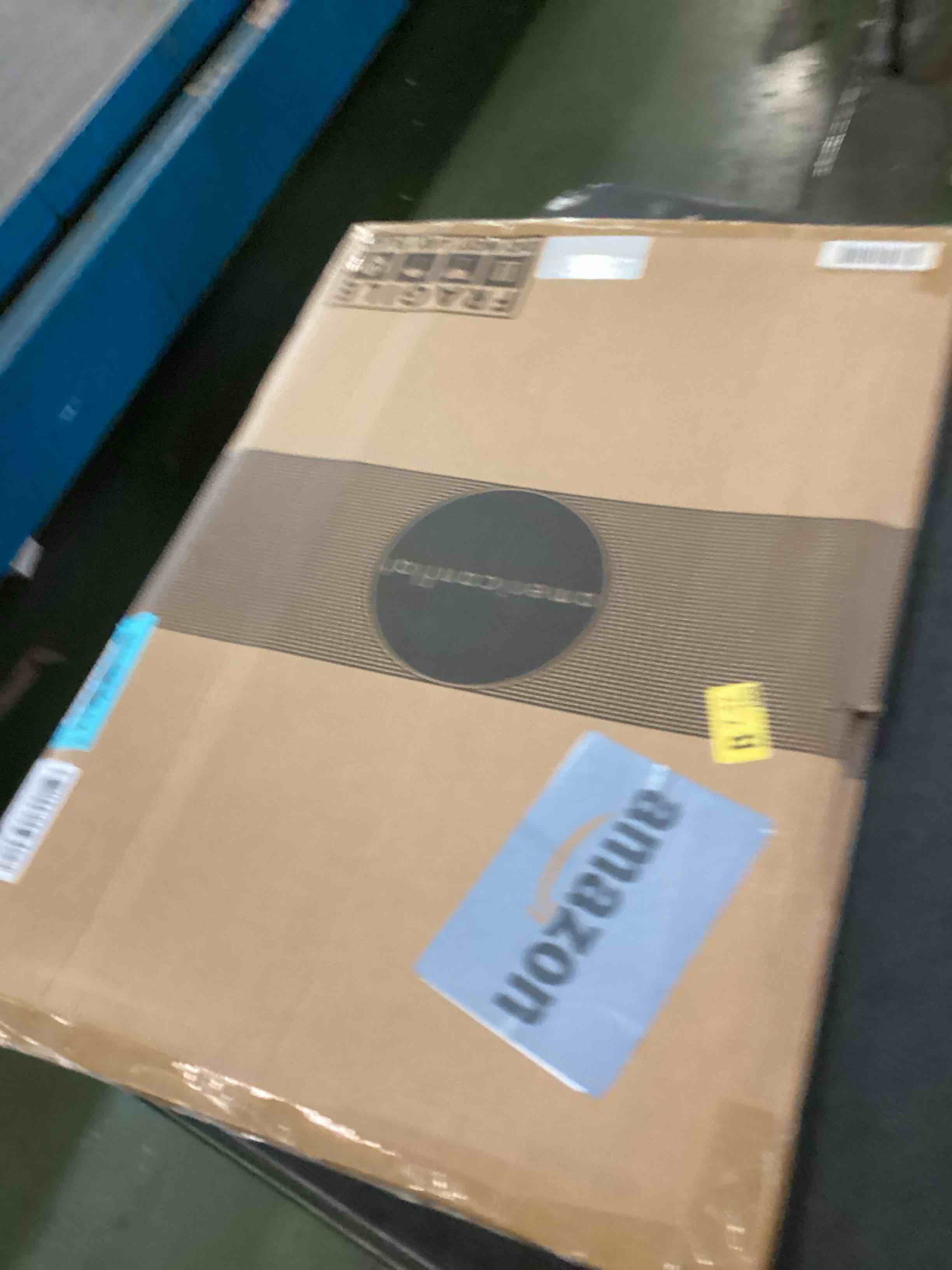https://s3.amazonaws.com/lotting-images-prod/bidfta/BLU5914225_1717603634186.jpeg