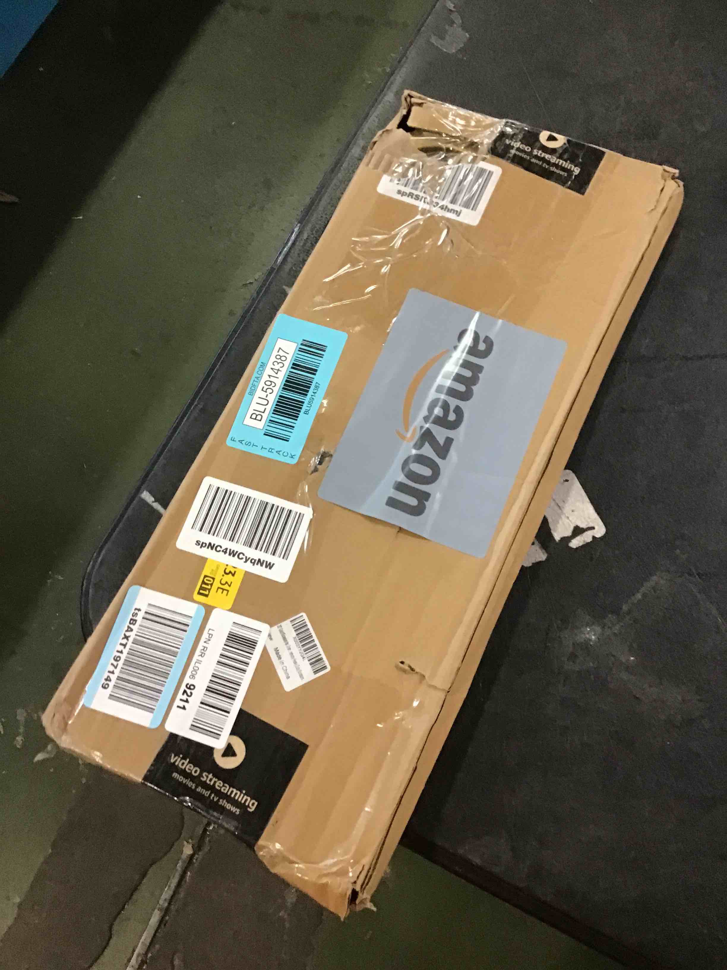 https://s3.amazonaws.com/lotting-images-prod/bidfta/BLU5914387_1717680352170.jpeg