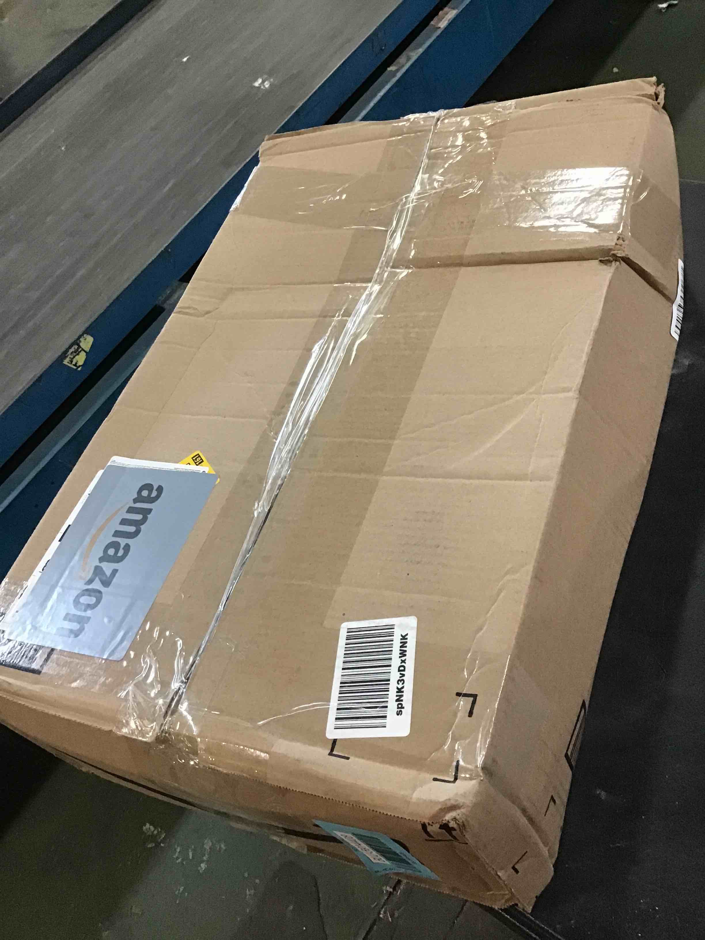 https://s3.amazonaws.com/lotting-images-prod/bidfta/BLU5914408_1717684032120.jpeg