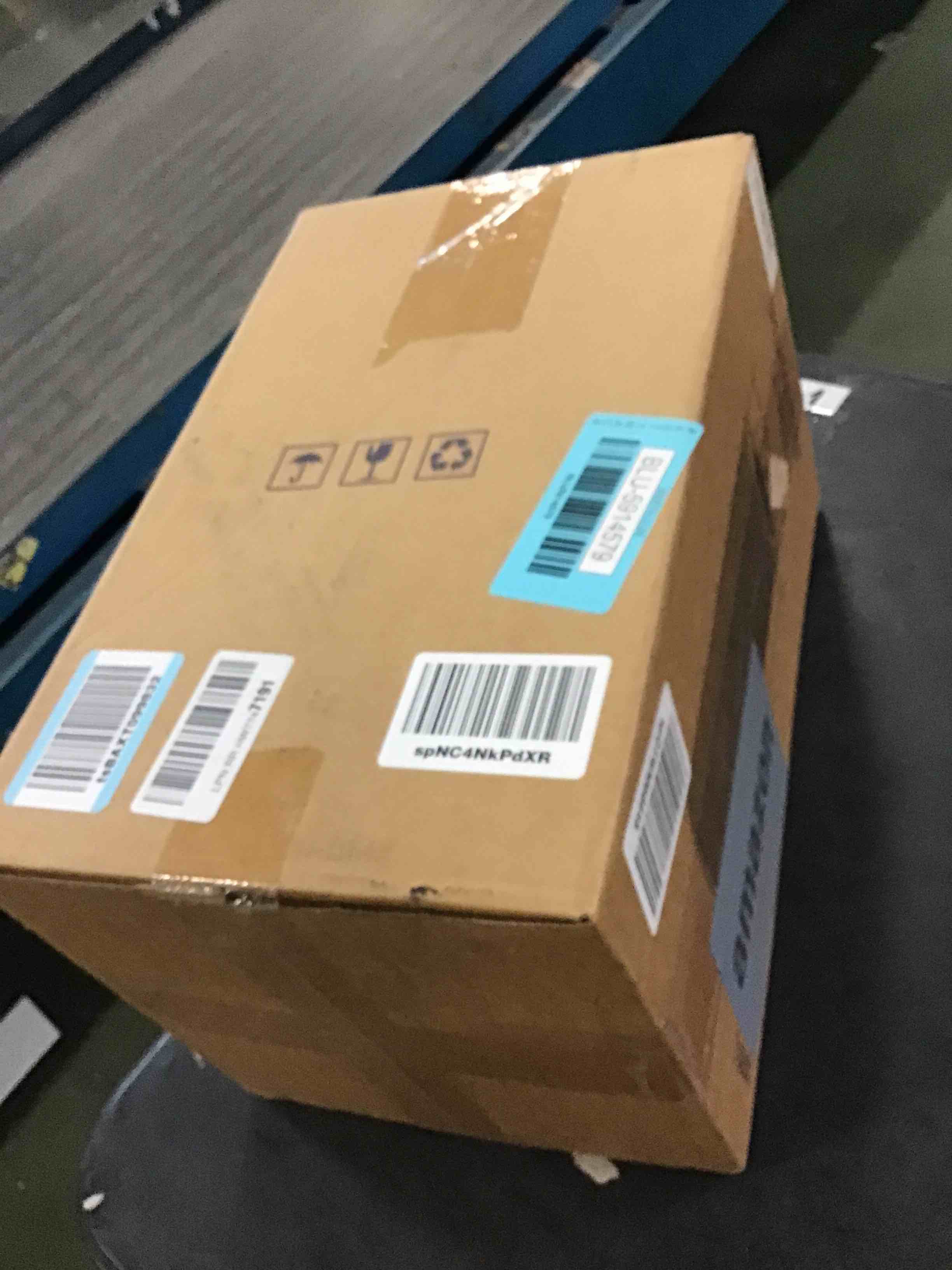 https://s3.amazonaws.com/lotting-images-prod/bidfta/BLU5914579_1717765457281.jpeg