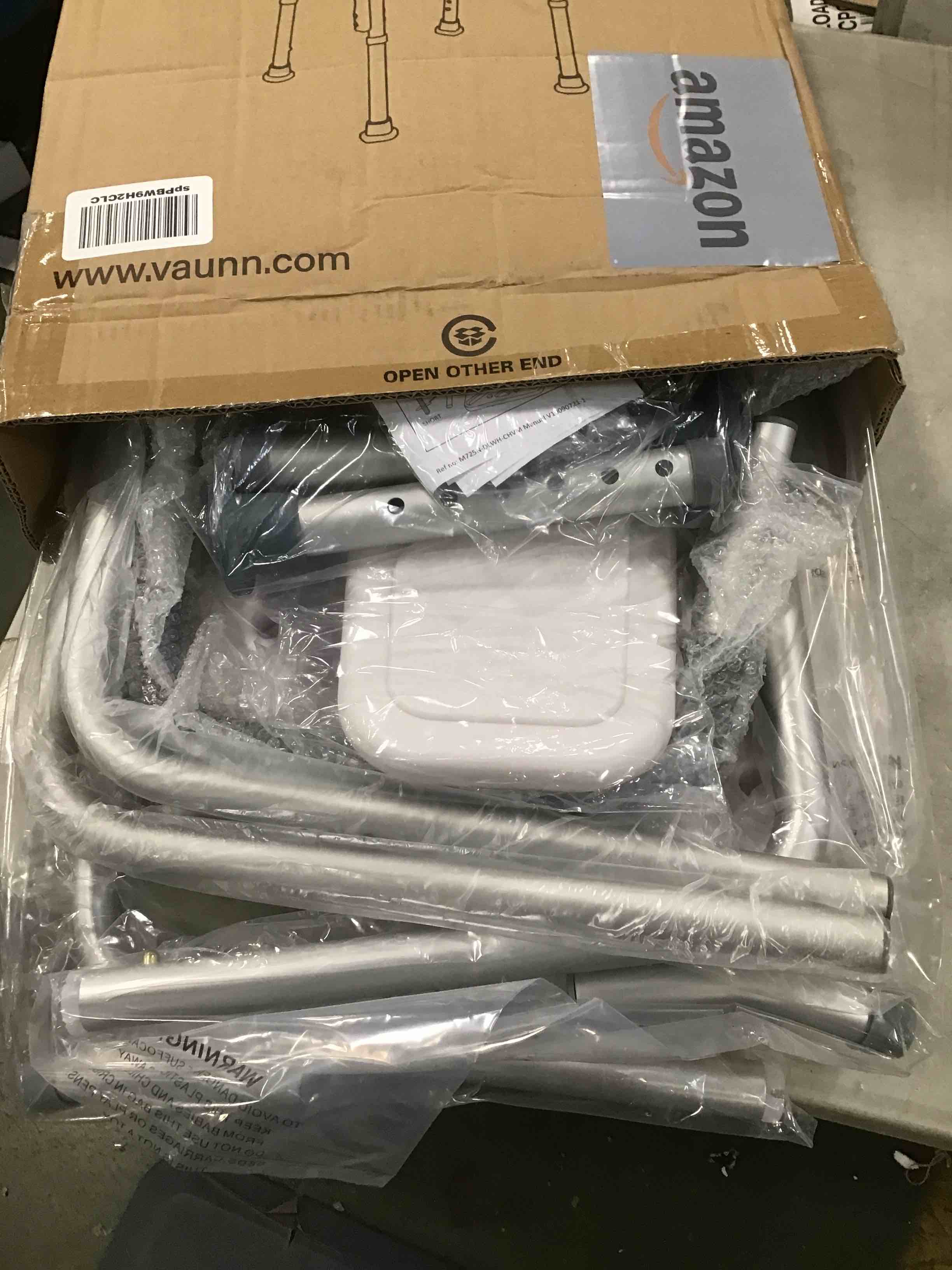 https://s3.amazonaws.com/lotting-images-prod/bidfta/BLU5914996_1709324729197.jpeg