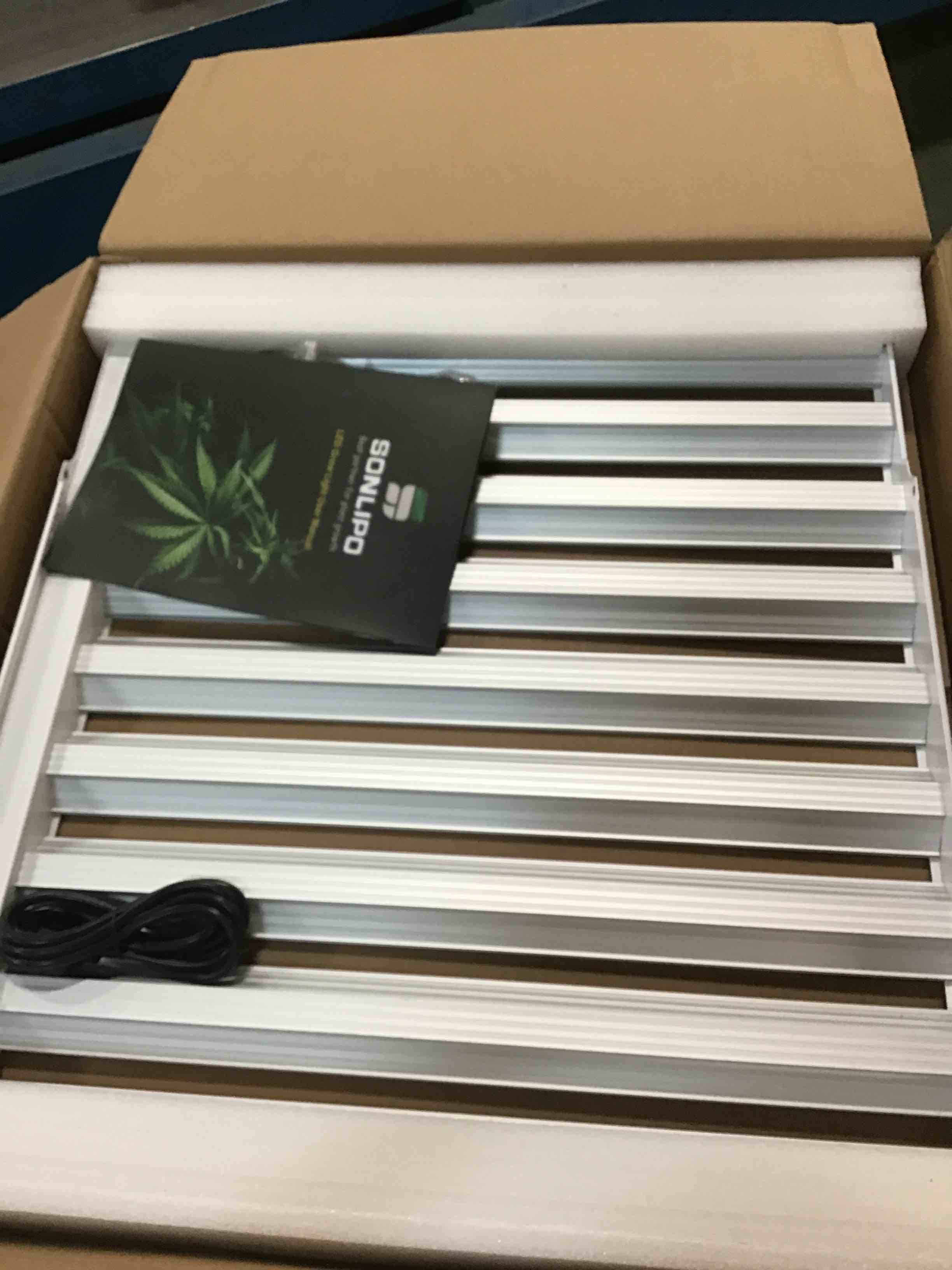 https://s3.amazonaws.com/lotting-images-prod/bidfta/BLU5915281_1709654140182.jpeg