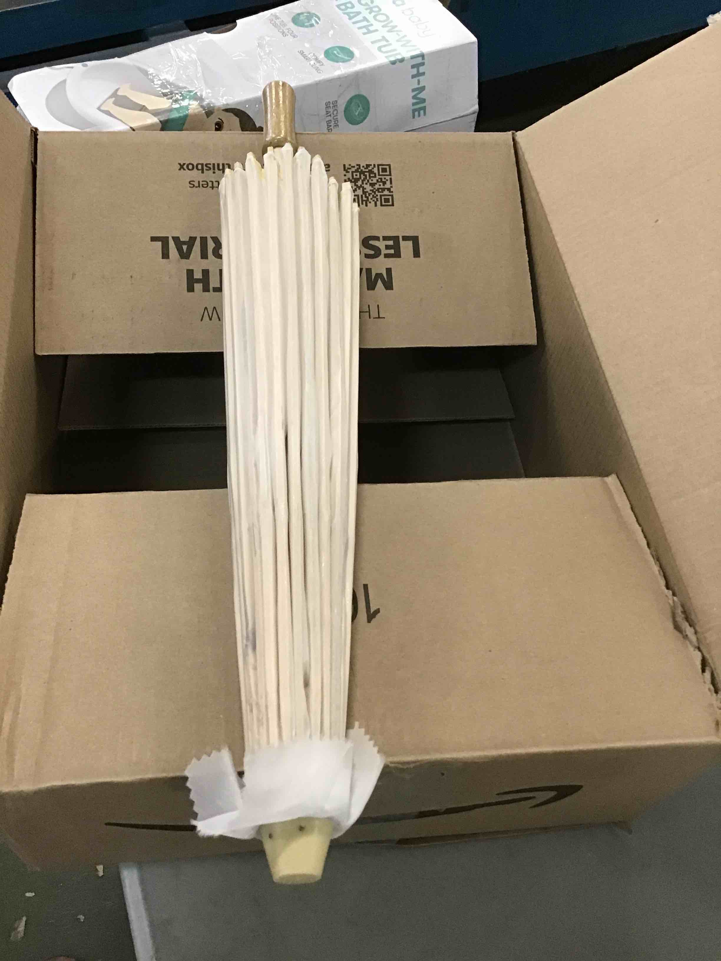 https://s3.amazonaws.com/lotting-images-prod/bidfta/BLU5915504_1709751849074.jpeg