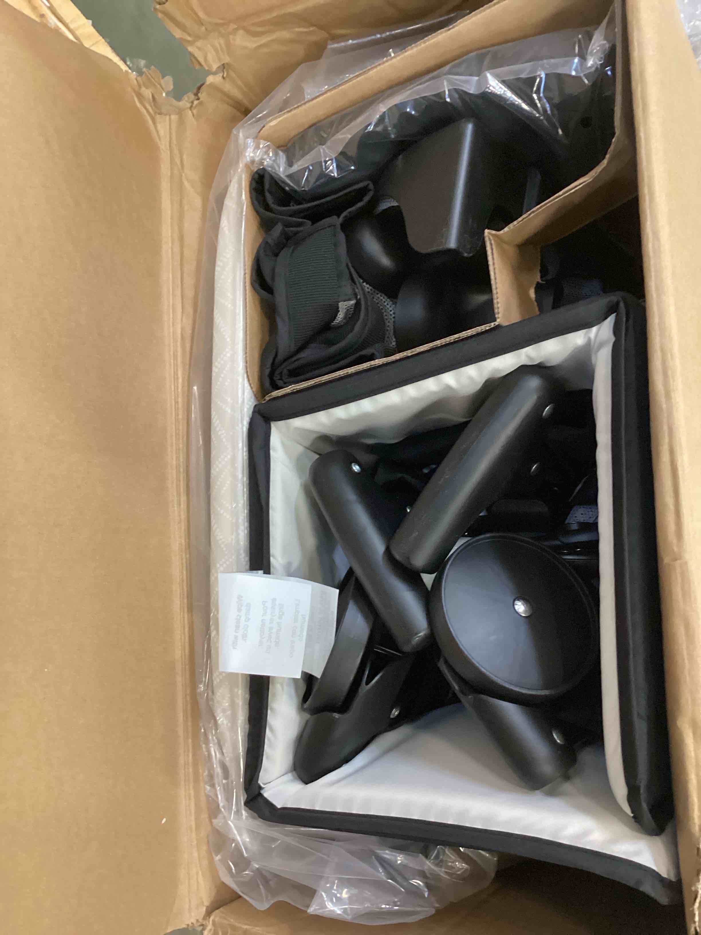 https://s3.amazonaws.com/lotting-images-prod/bidfta/BLU5916023_1710182895028.jpeg