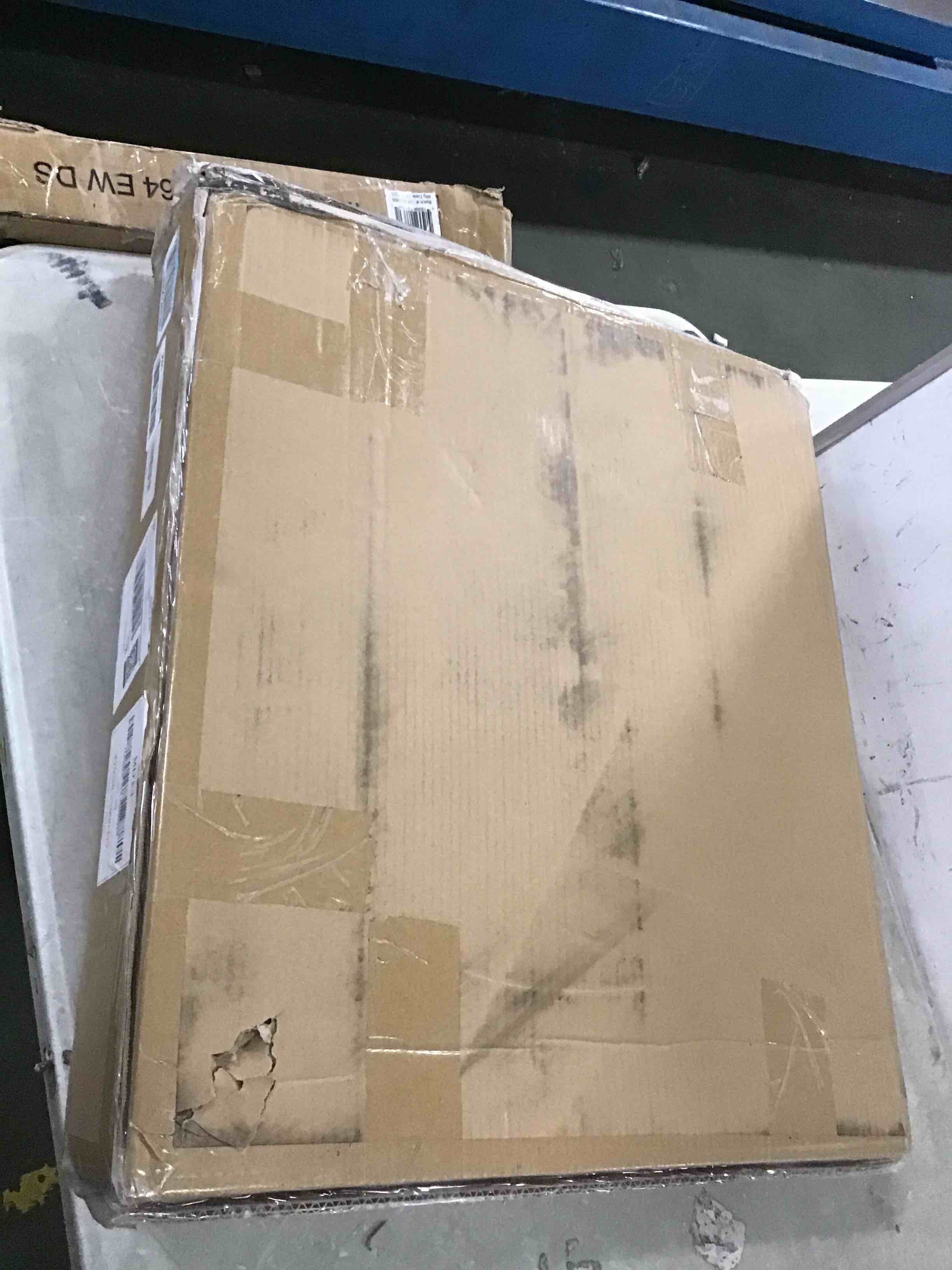 https://s3.amazonaws.com/lotting-images-prod/bidfta/BLU5916080_1710247361609.jpeg