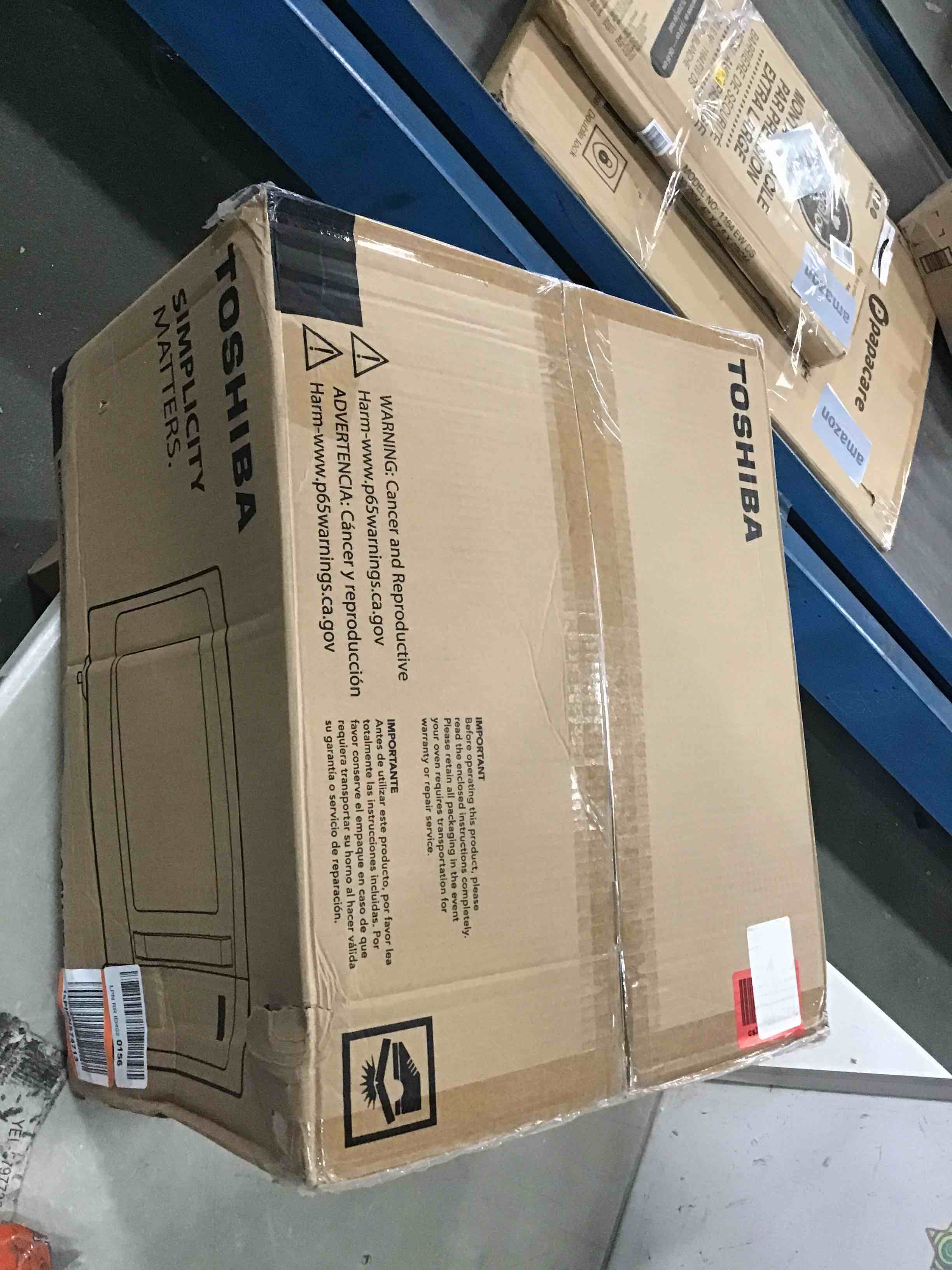 https://s3.amazonaws.com/lotting-images-prod/bidfta/BLU5916355_1710344699598.jpeg
