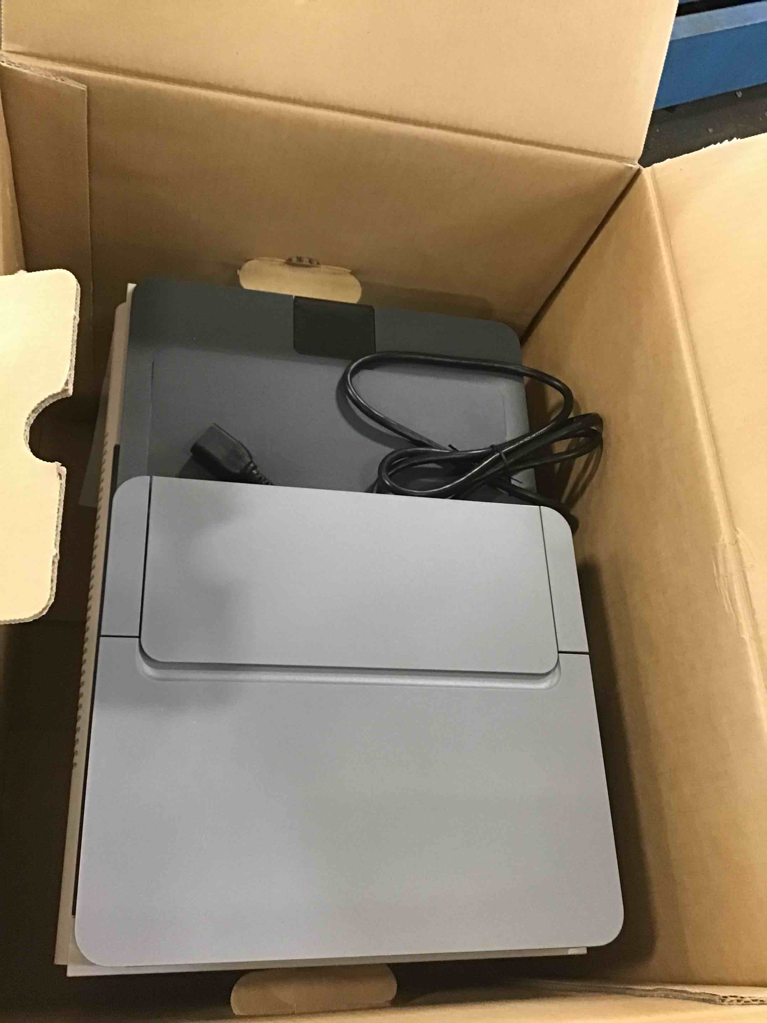 https://s3.amazonaws.com/lotting-images-prod/bidfta/BLU5916359_1710345118609.jpeg