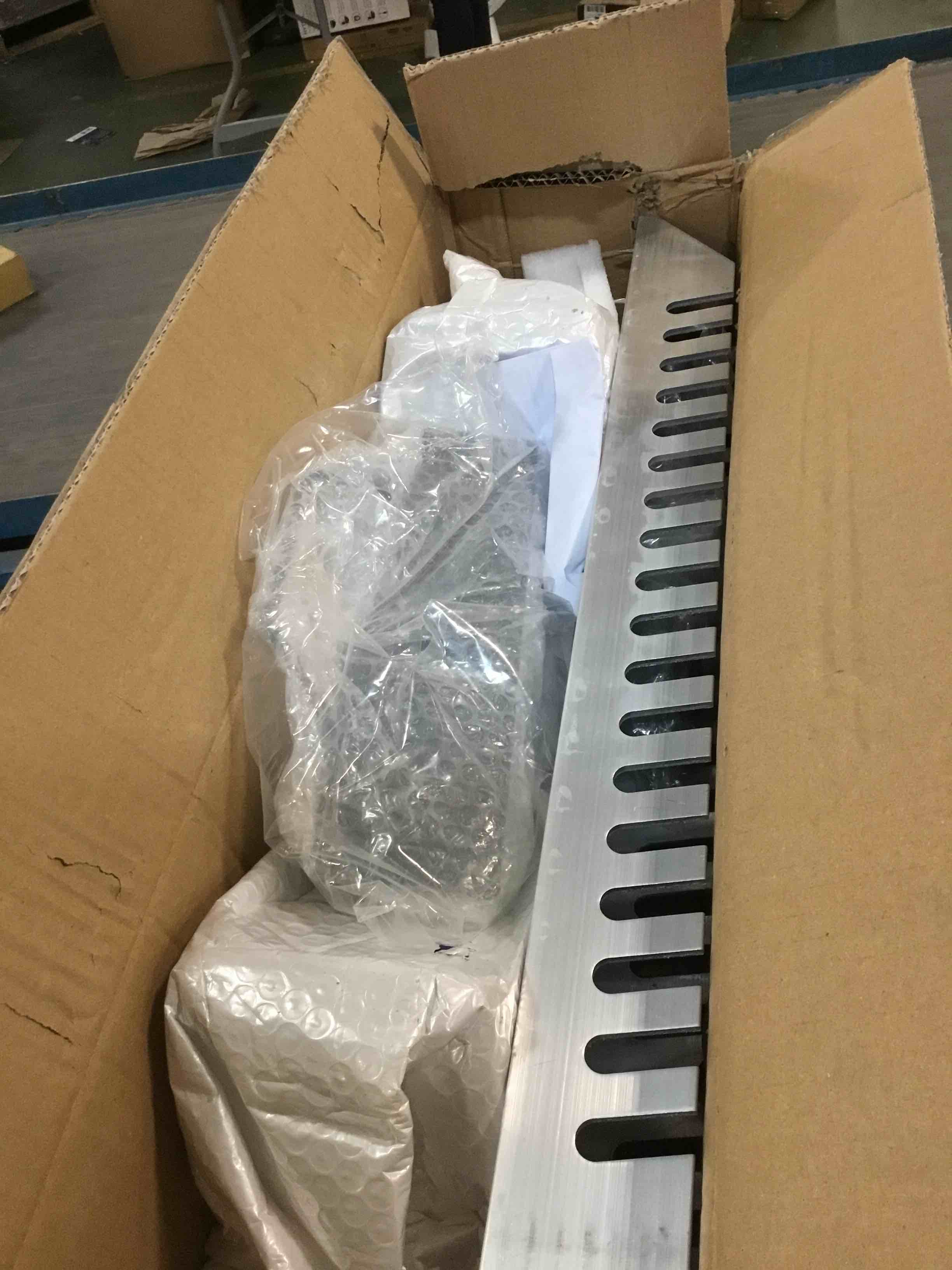 https://s3.amazonaws.com/lotting-images-prod/bidfta/BLU5916459_1709559743021.jpeg