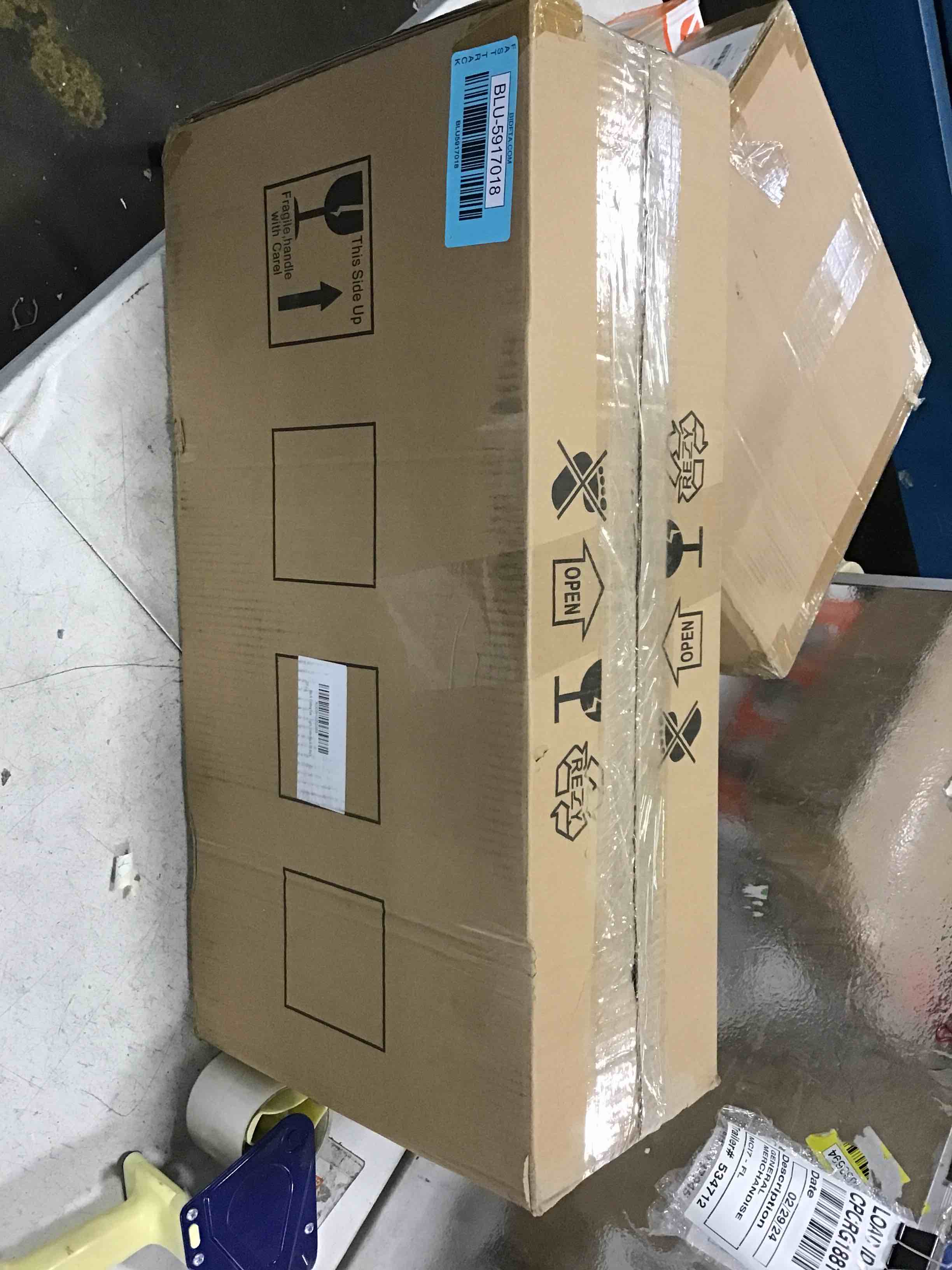 https://s3.amazonaws.com/lotting-images-prod/bidfta/BLU5917018_1709756830503.jpeg