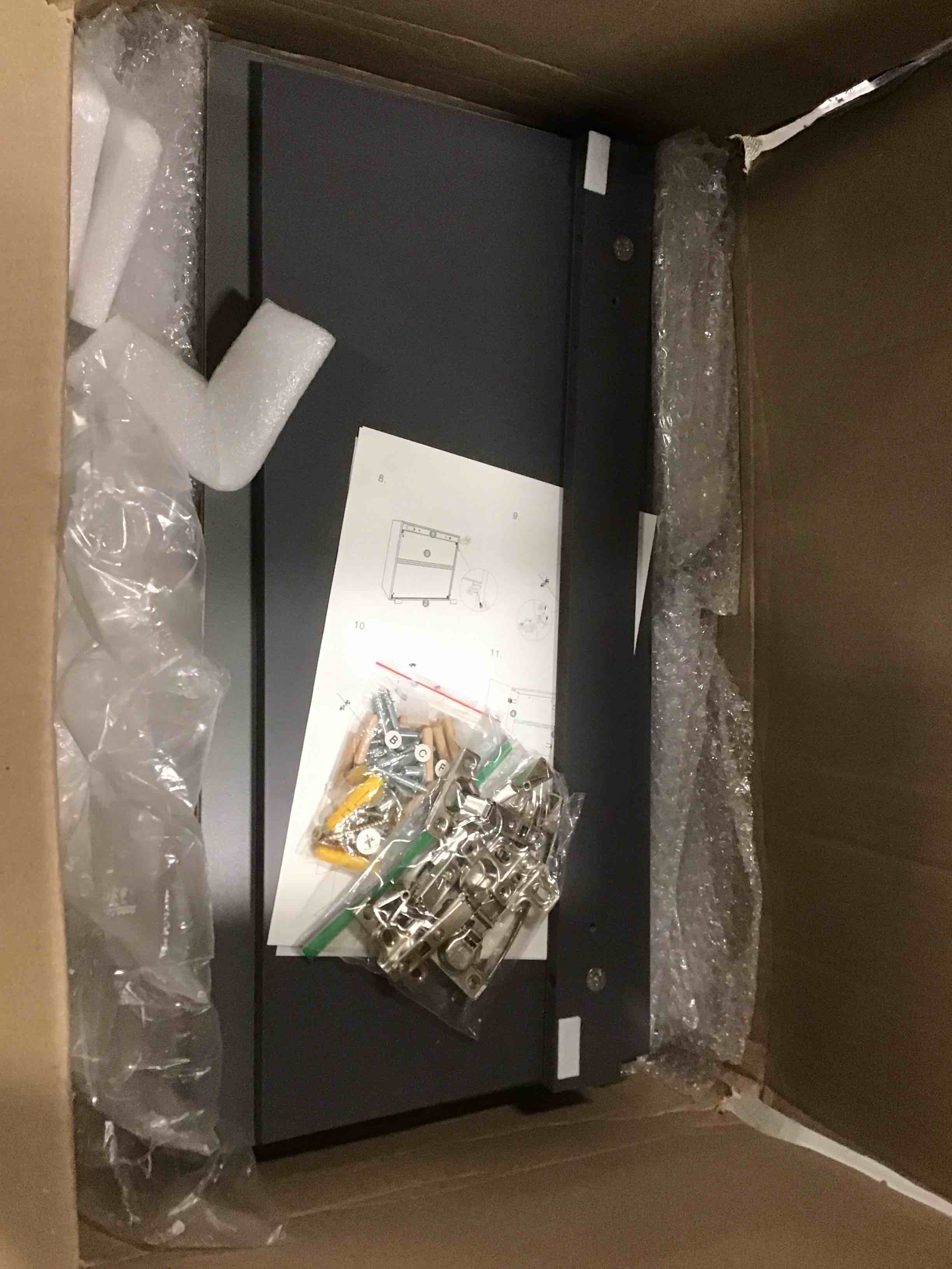 https://s3.amazonaws.com/lotting-images-prod/bidfta/BLU5917414_1709929536362.jpeg