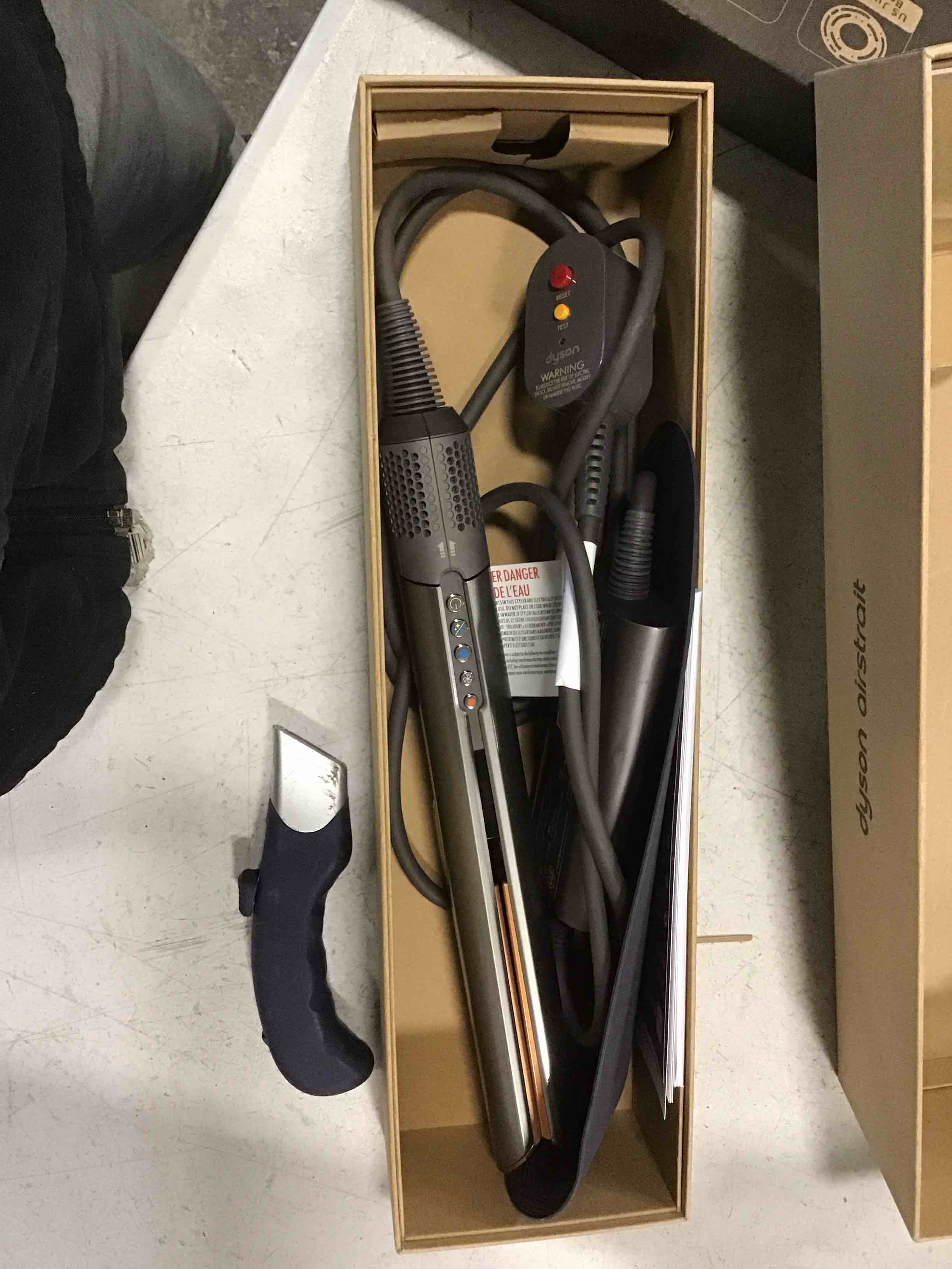 https://s3.amazonaws.com/lotting-images-prod/bidfta/BLU5917574_1710180880432.jpeg