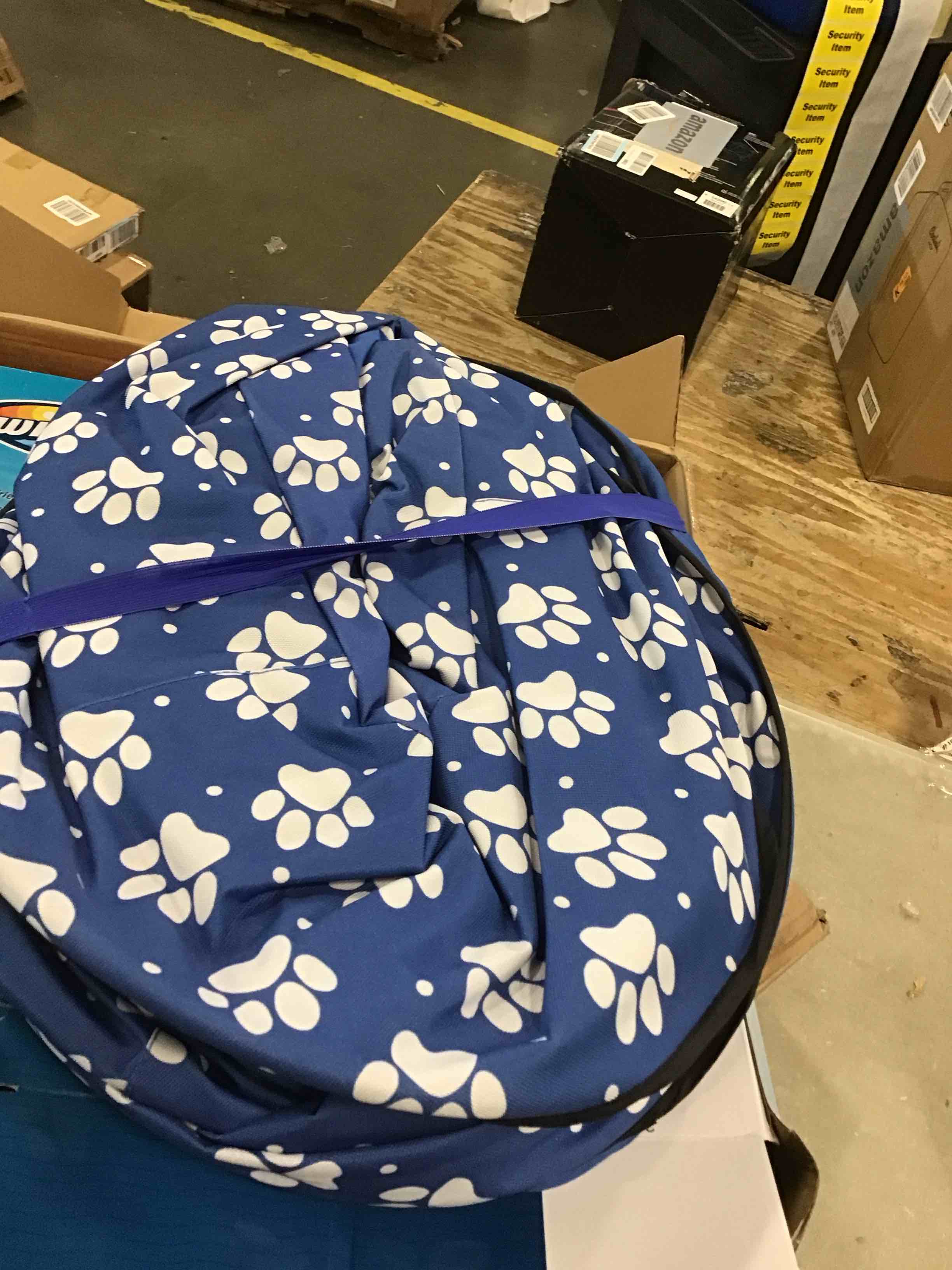 https://s3.amazonaws.com/lotting-images-prod/bidfta/BLU5917678_1710255089065.jpeg