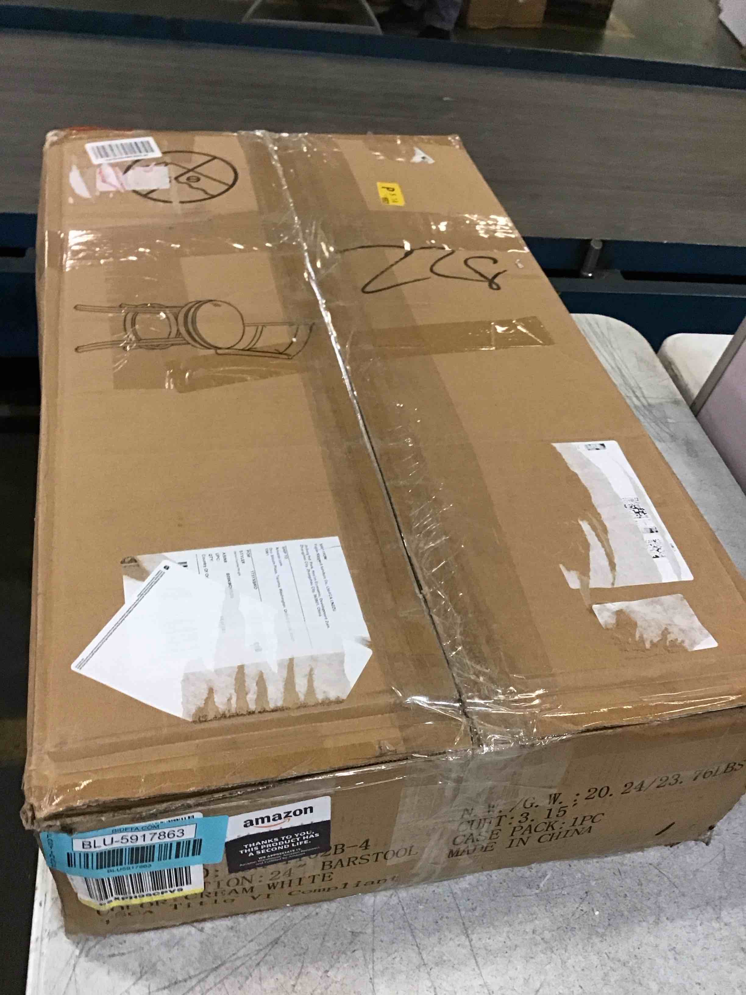 https://s3.amazonaws.com/lotting-images-prod/bidfta/BLU5917863_1710341314039.jpeg
