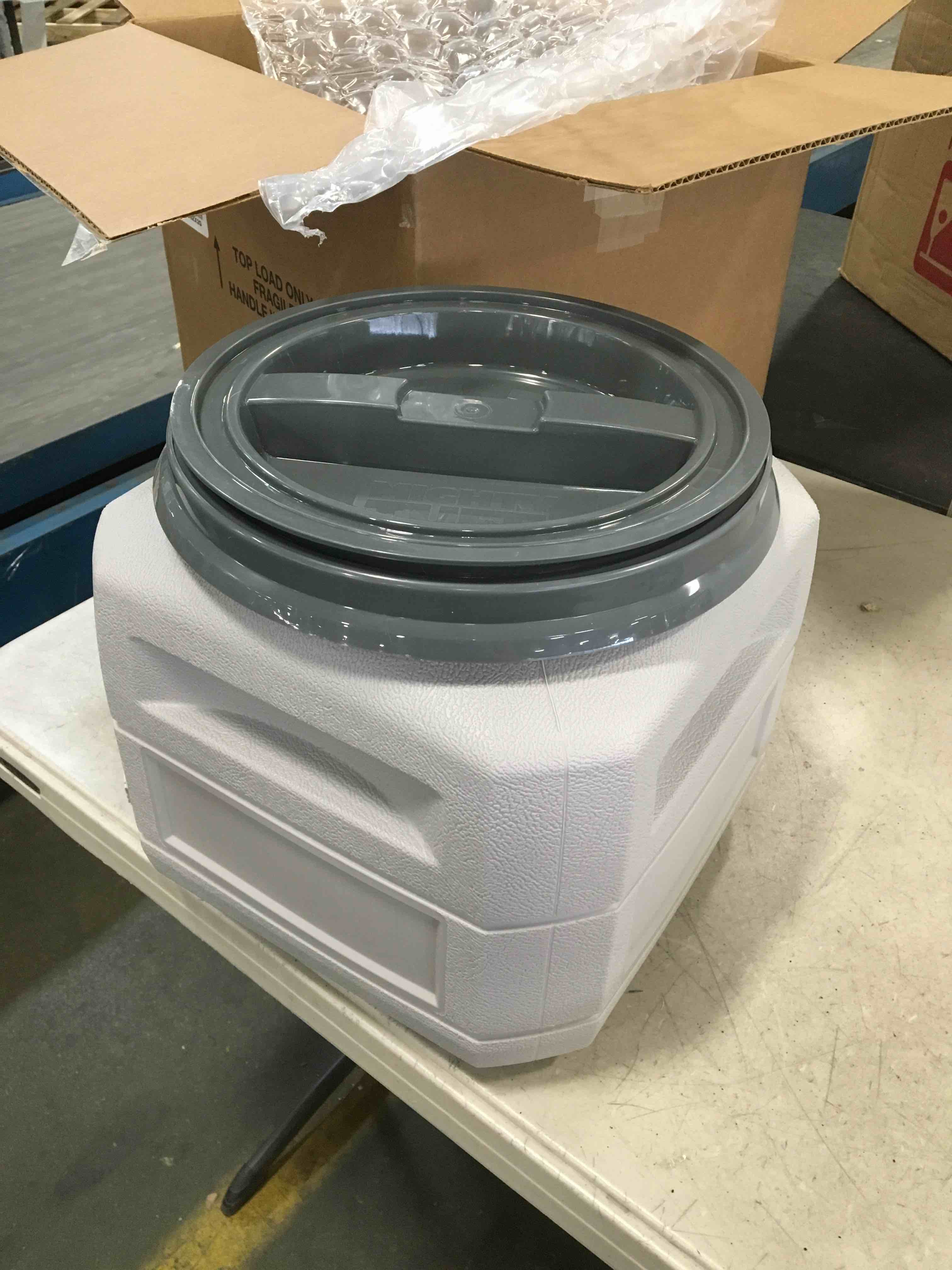 https://s3.amazonaws.com/lotting-images-prod/bidfta/BLU5918388_1709644723618.jpeg