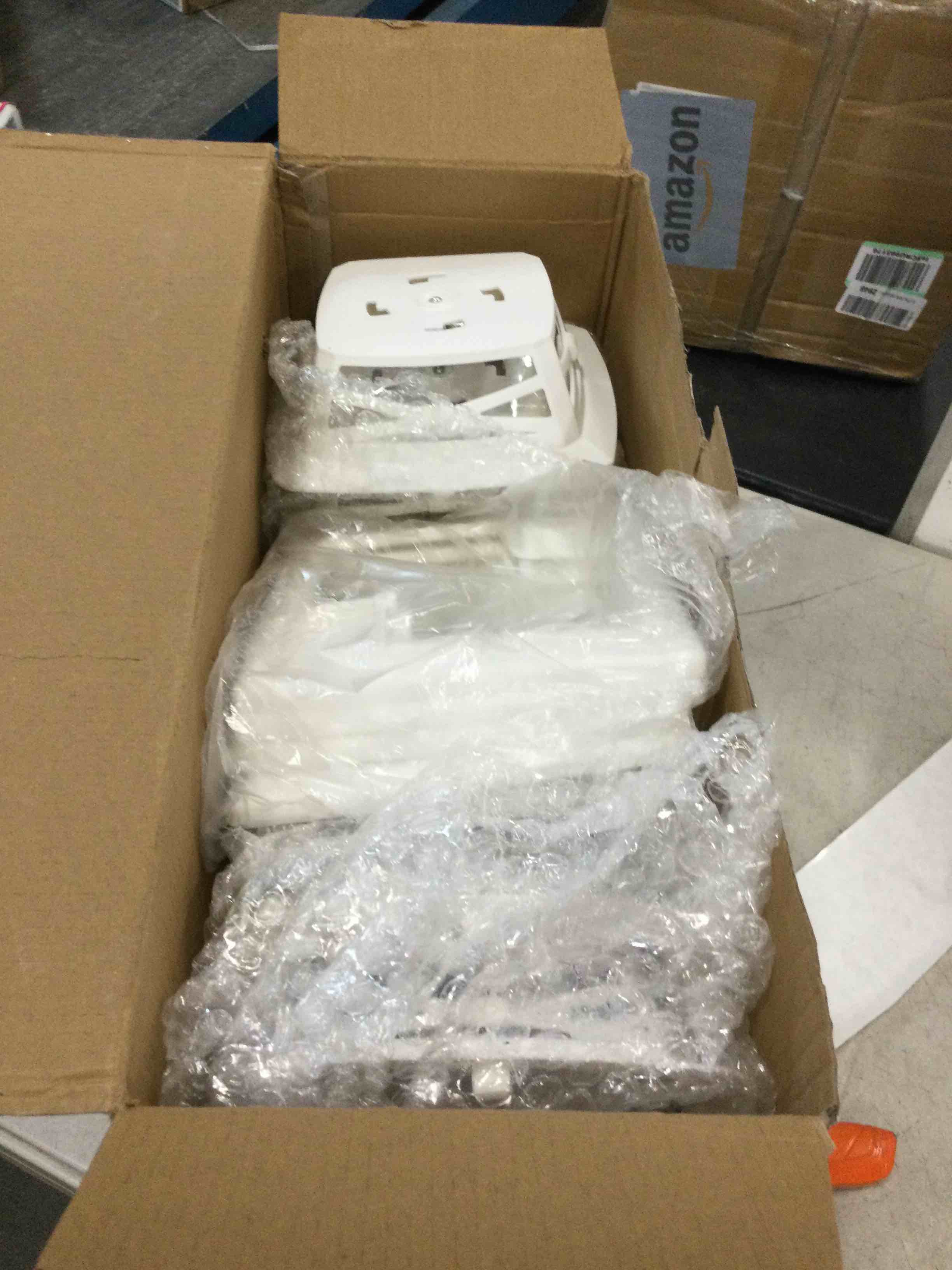 https://s3.amazonaws.com/lotting-images-prod/bidfta/BLU5918589_1709672802276.jpeg