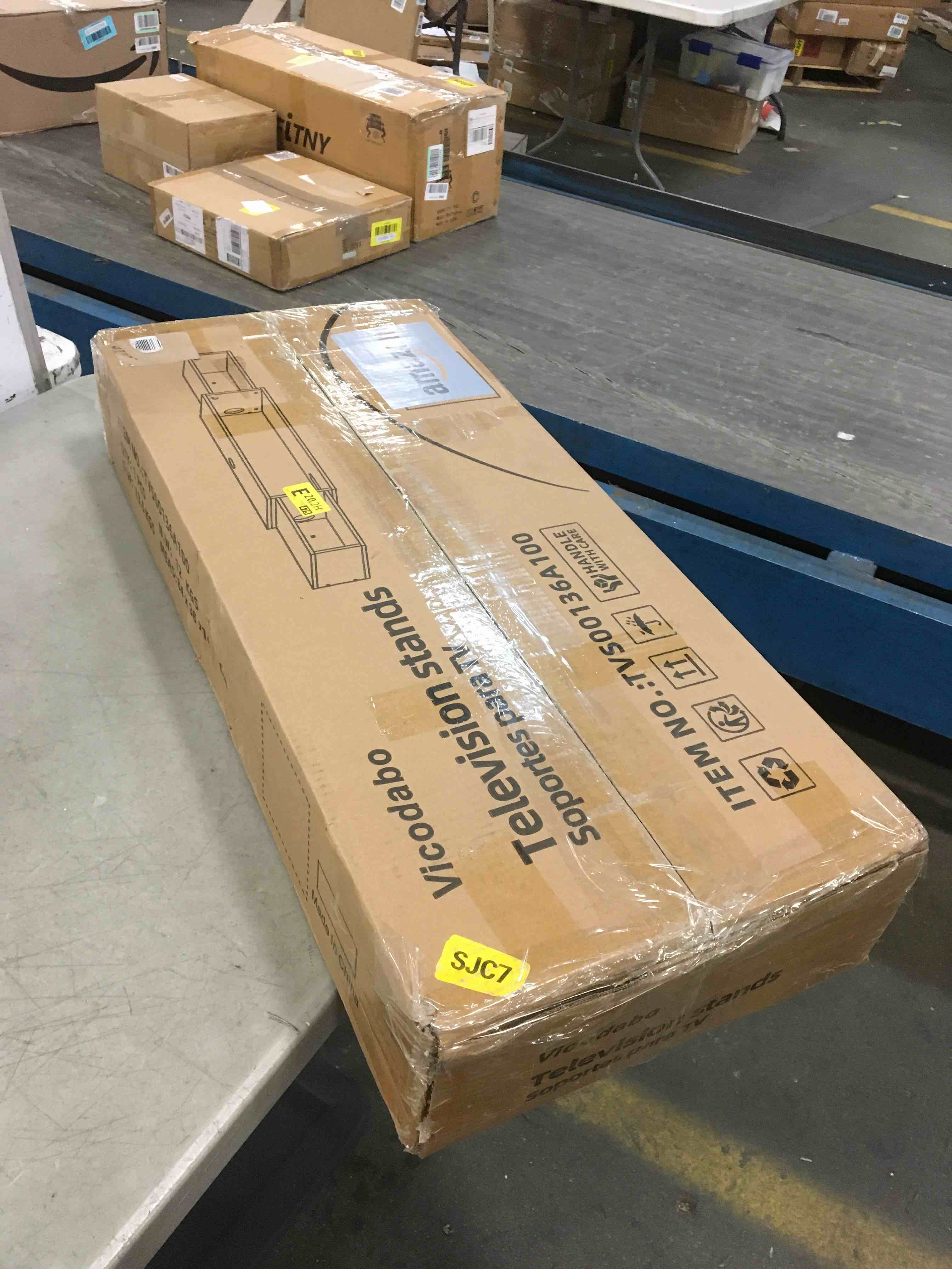 https://s3.amazonaws.com/lotting-images-prod/bidfta/BLU5918632_1709732048407.jpeg