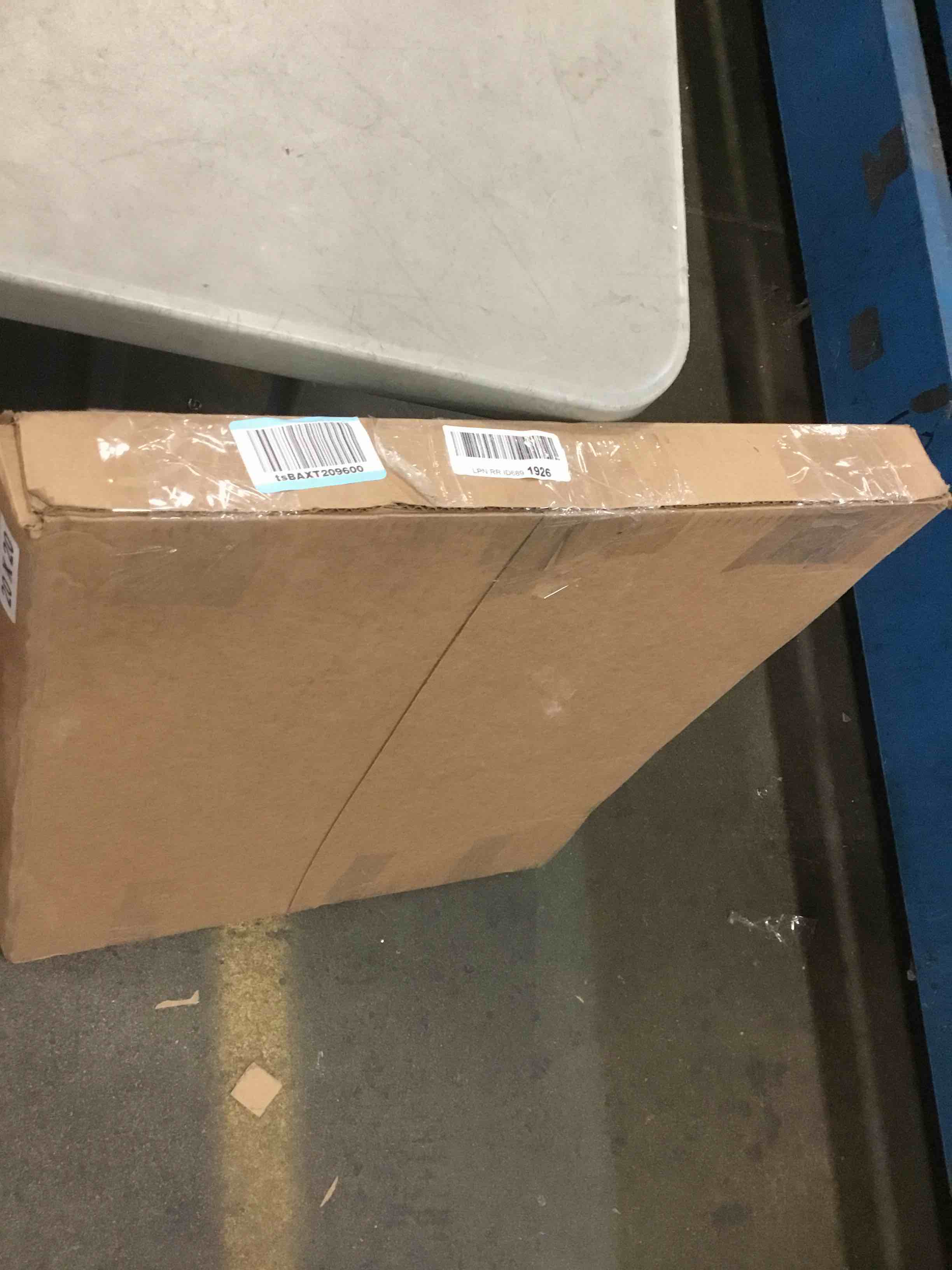 https://s3.amazonaws.com/lotting-images-prod/bidfta/BLU5918698_1709741703032.jpeg
