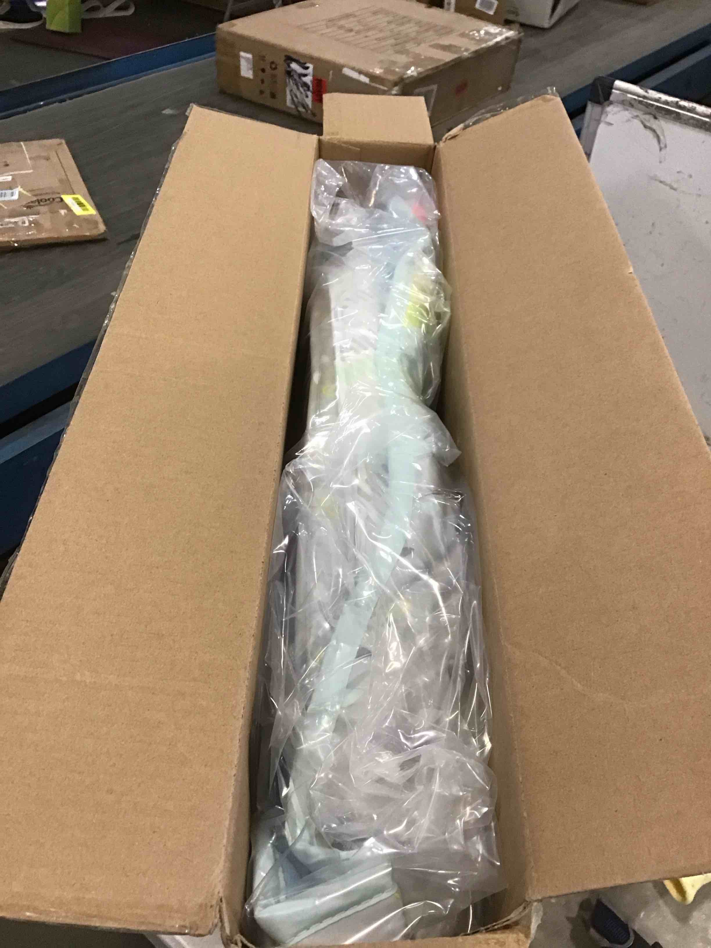 https://s3.amazonaws.com/lotting-images-prod/bidfta/BLU5919336_1710167030501.jpeg