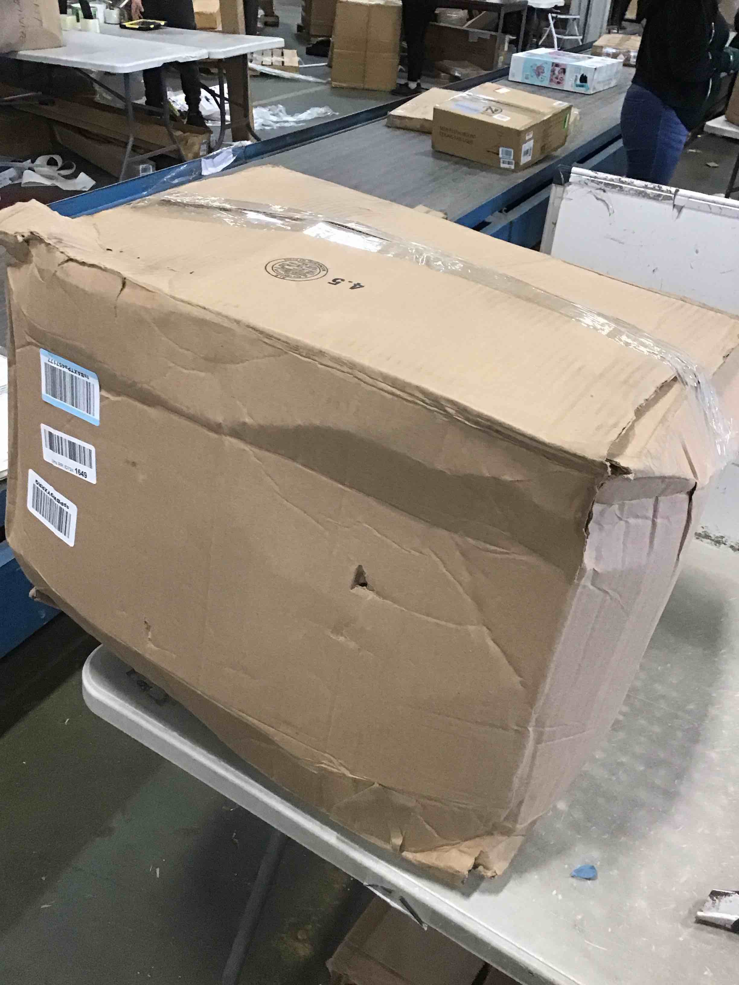 https://s3.amazonaws.com/lotting-images-prod/bidfta/BLU5919411_1710174077335.jpeg