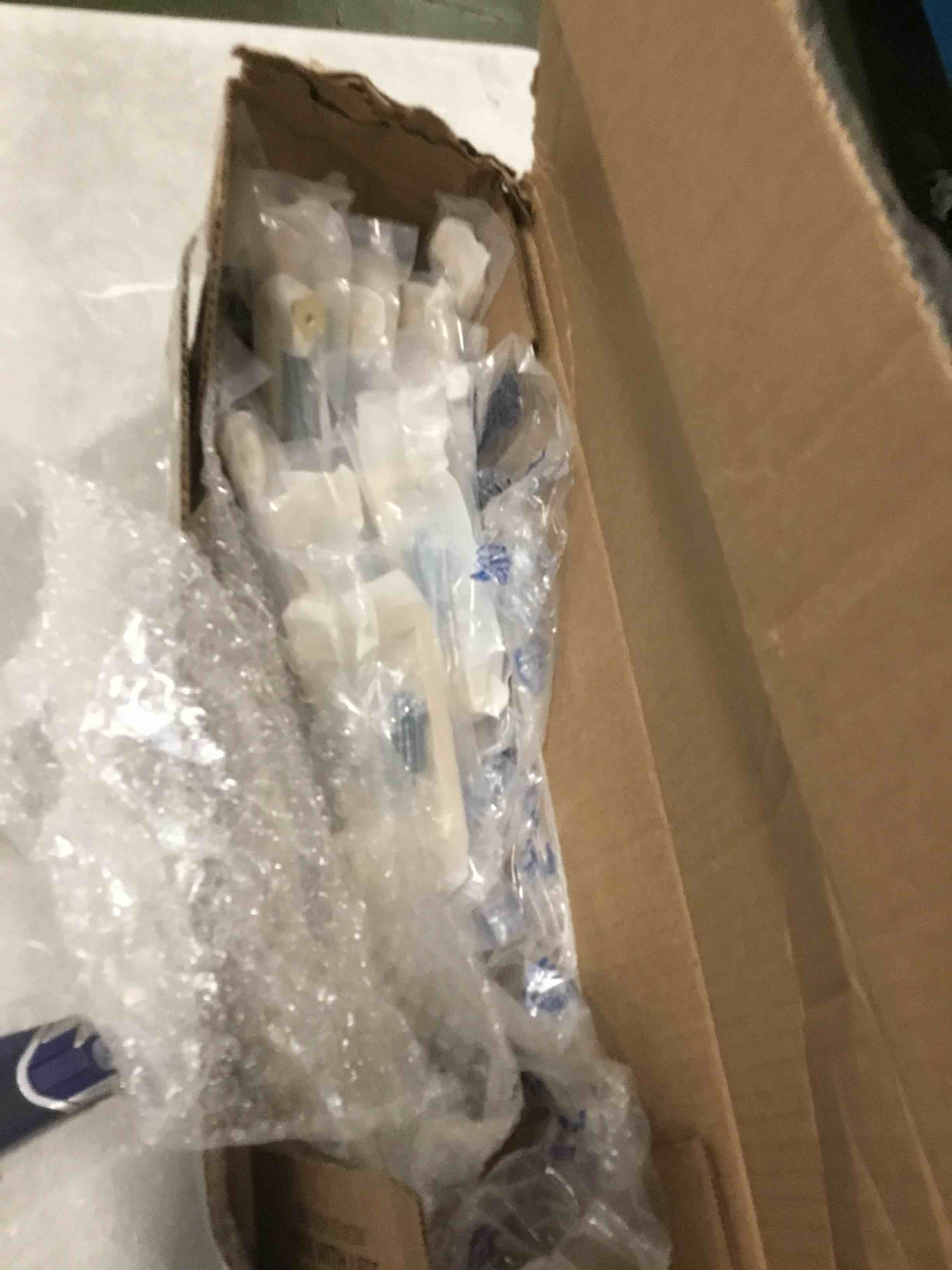 https://s3.amazonaws.com/lotting-images-prod/bidfta/BLU5919651_1709666516349.jpeg