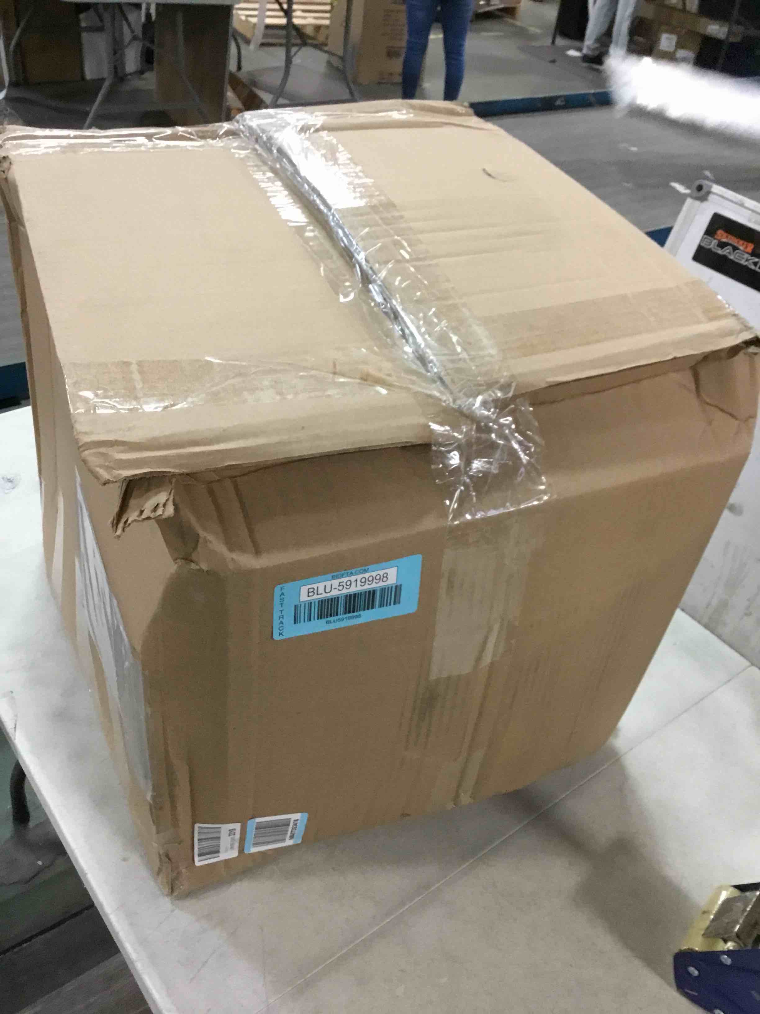 https://s3.amazonaws.com/lotting-images-prod/bidfta/BLU5919998_1709815603795.jpeg