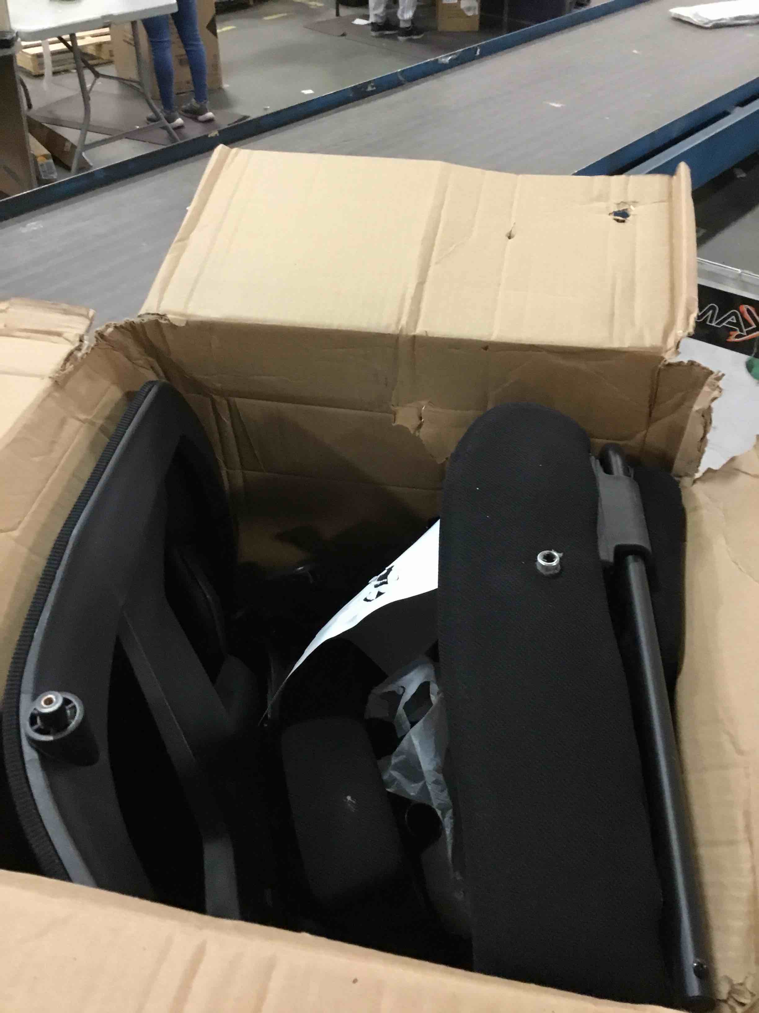 https://s3.amazonaws.com/lotting-images-prod/bidfta/BLU5919998_1709815619793.jpeg