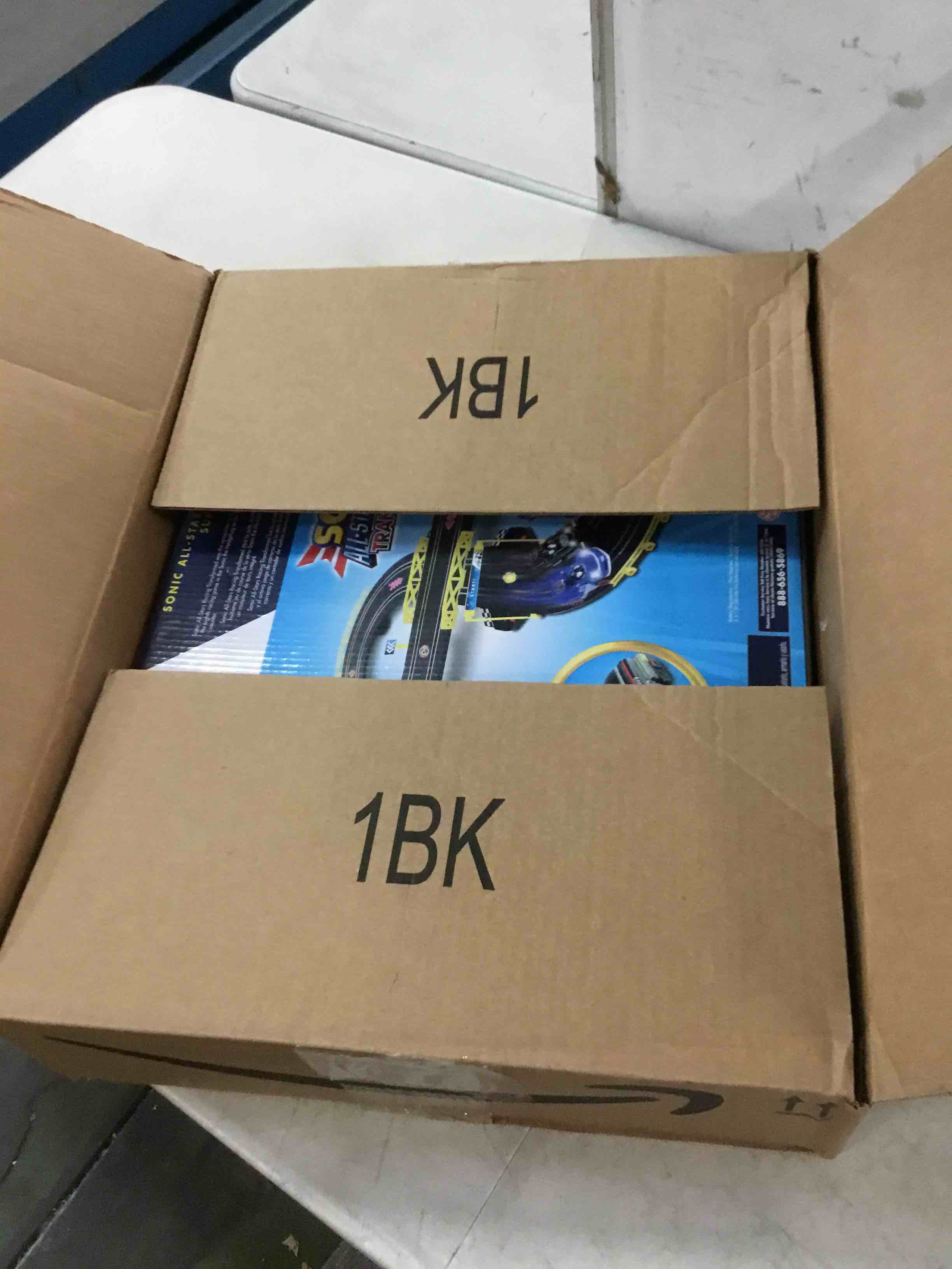 https://s3.amazonaws.com/lotting-images-prod/bidfta/BLU5920079_1709822611893.jpeg