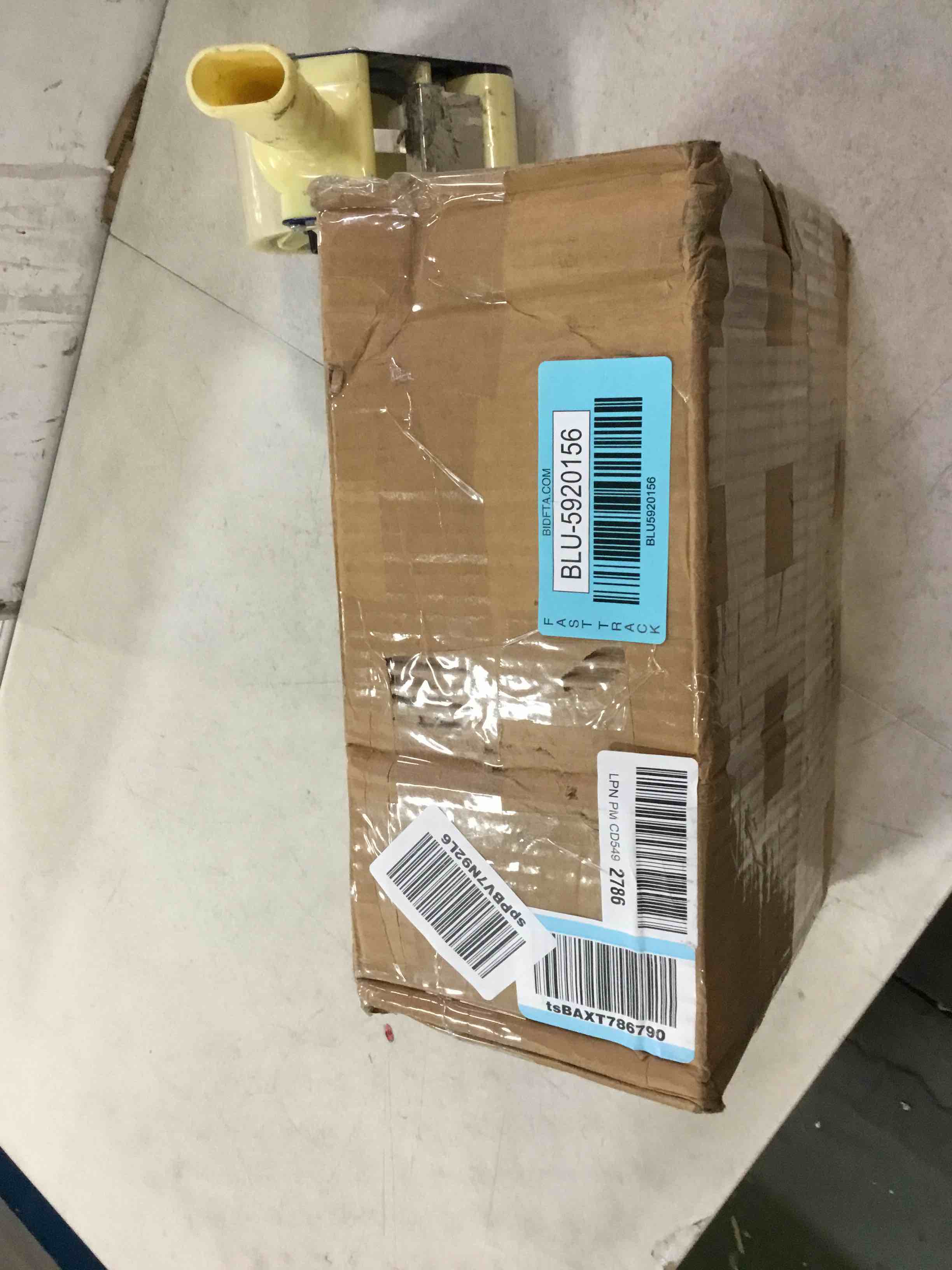 https://s3.amazonaws.com/lotting-images-prod/bidfta/BLU5920156_1709832772998.jpeg