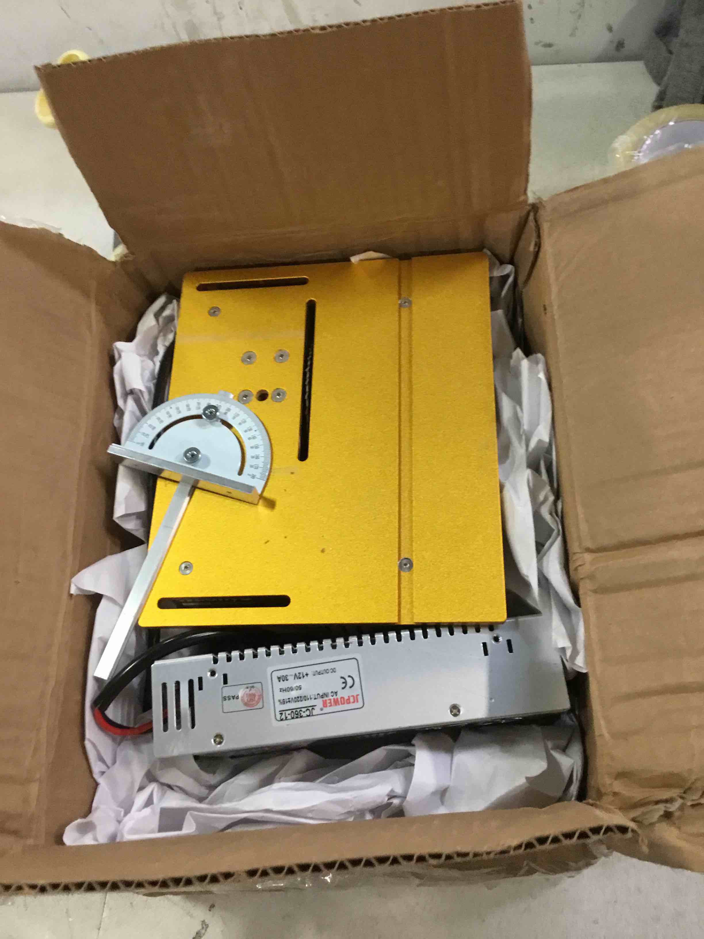 https://s3.amazonaws.com/lotting-images-prod/bidfta/BLU5920156_1709832787134.jpeg