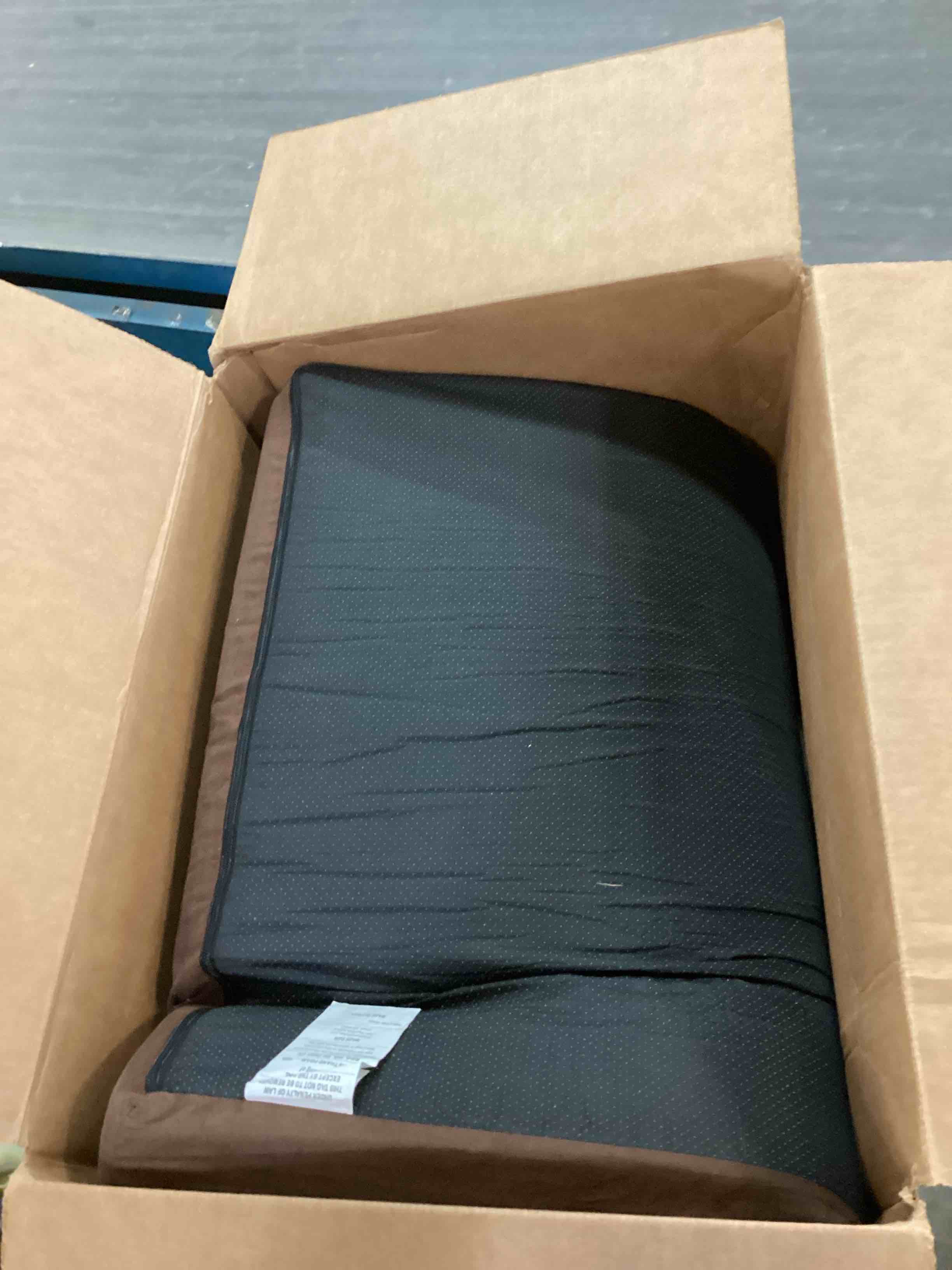 https://s3.amazonaws.com/lotting-images-prod/bidfta/BLU5920418_1709924119650.jpeg