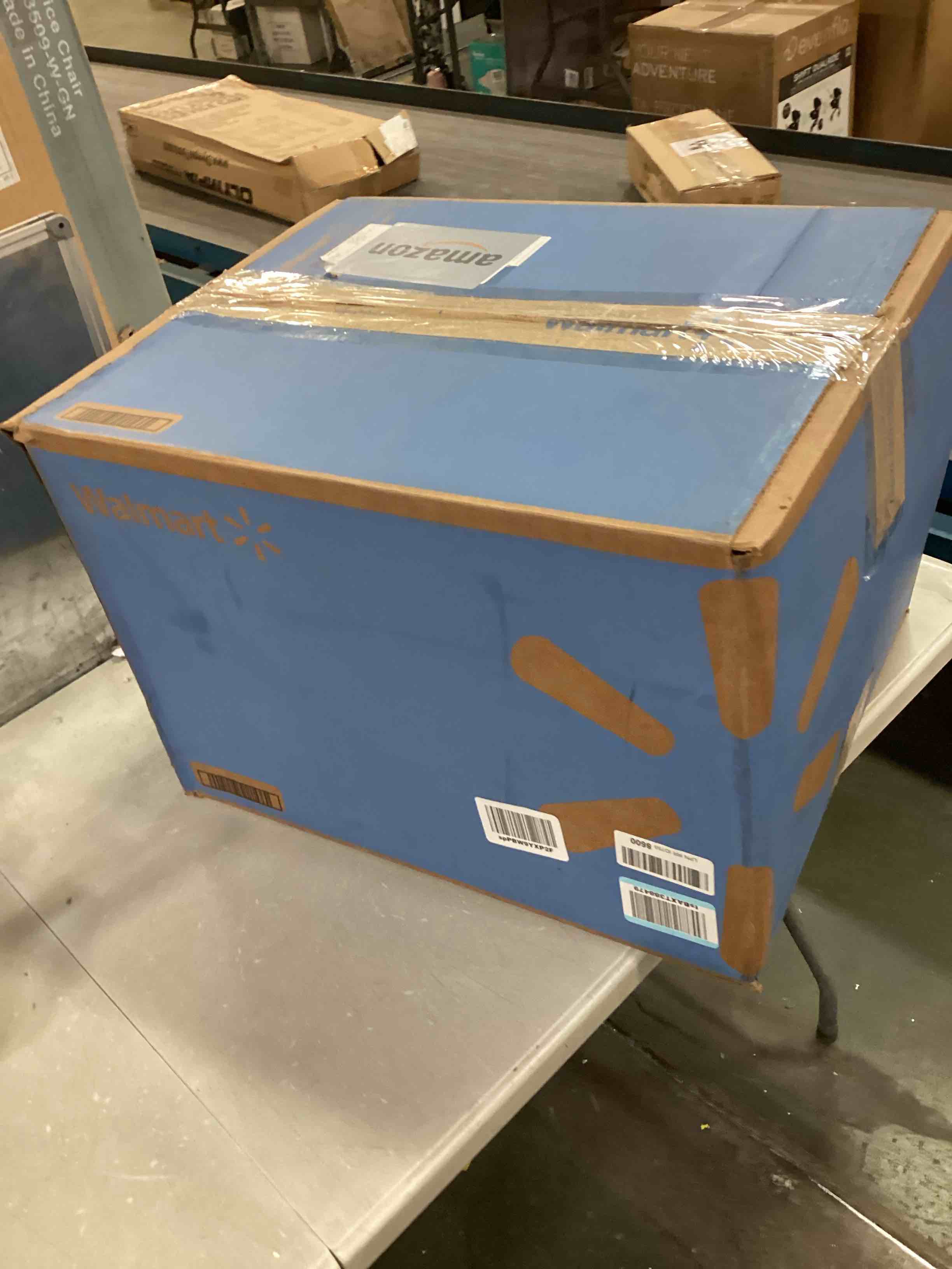 https://s3.amazonaws.com/lotting-images-prod/bidfta/BLU5920418_1709924131269.jpeg